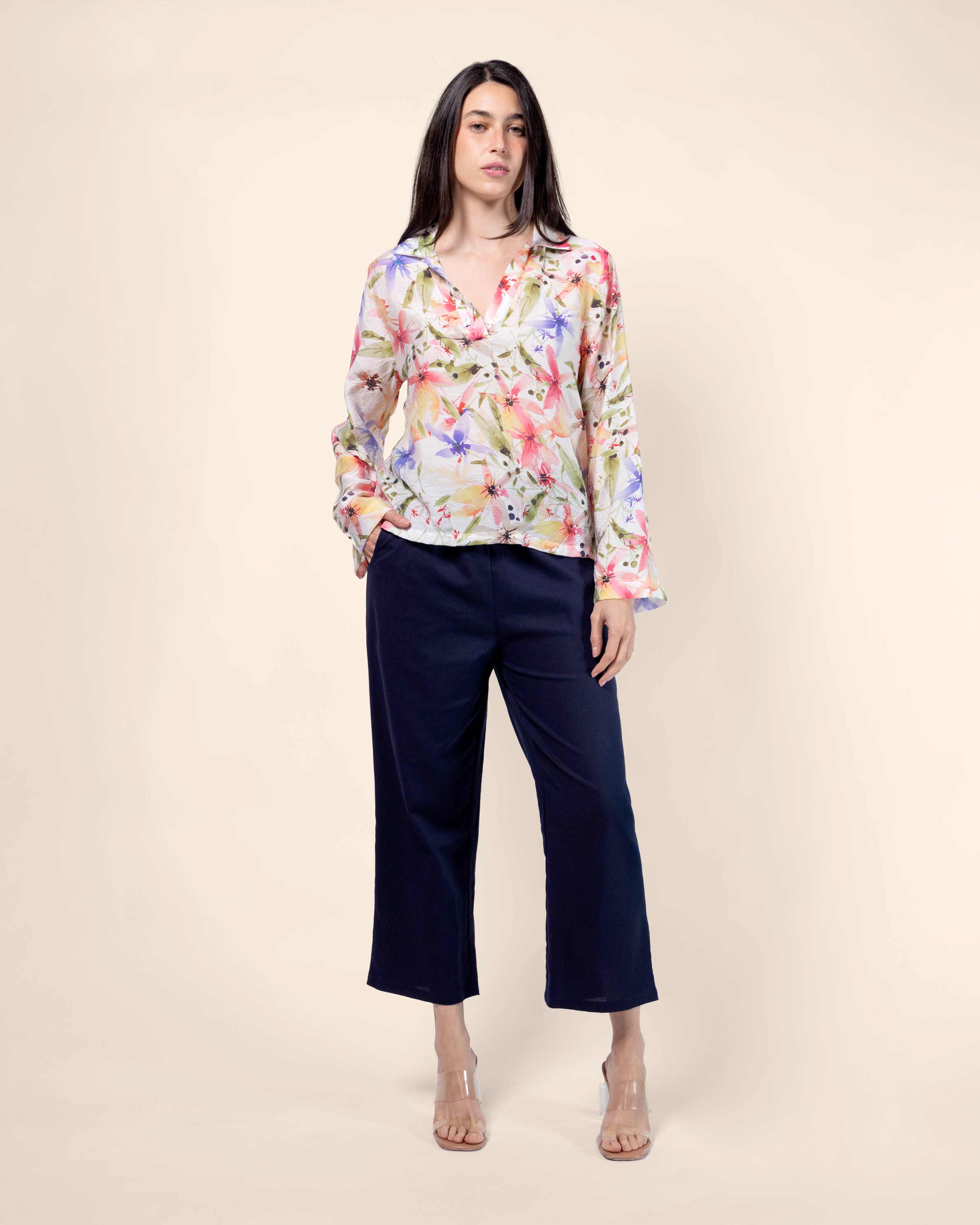 Blusa manga larga, tela ligera estampada