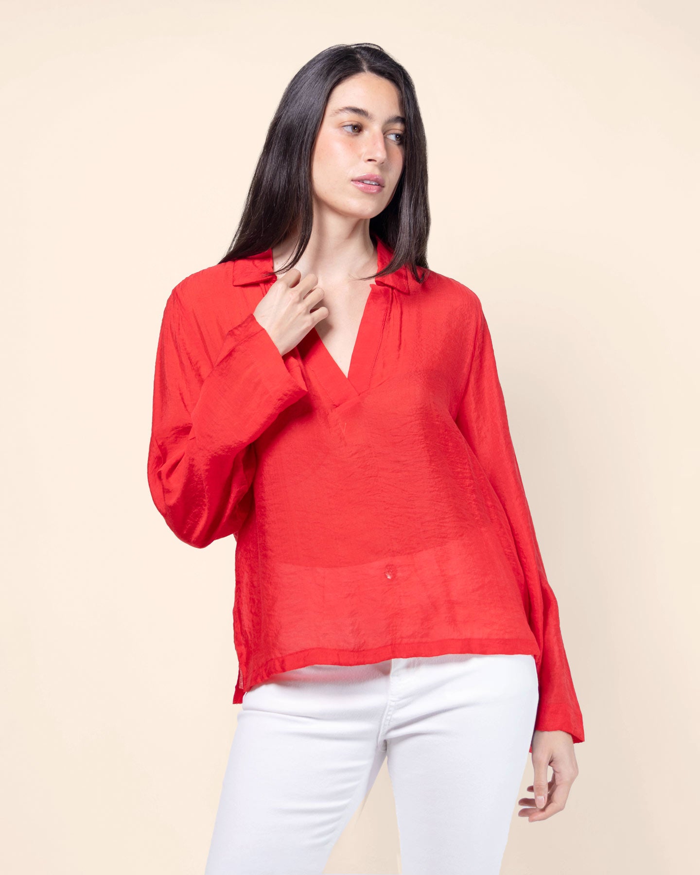 Blusa manga larga con media aletilla, tela ligera