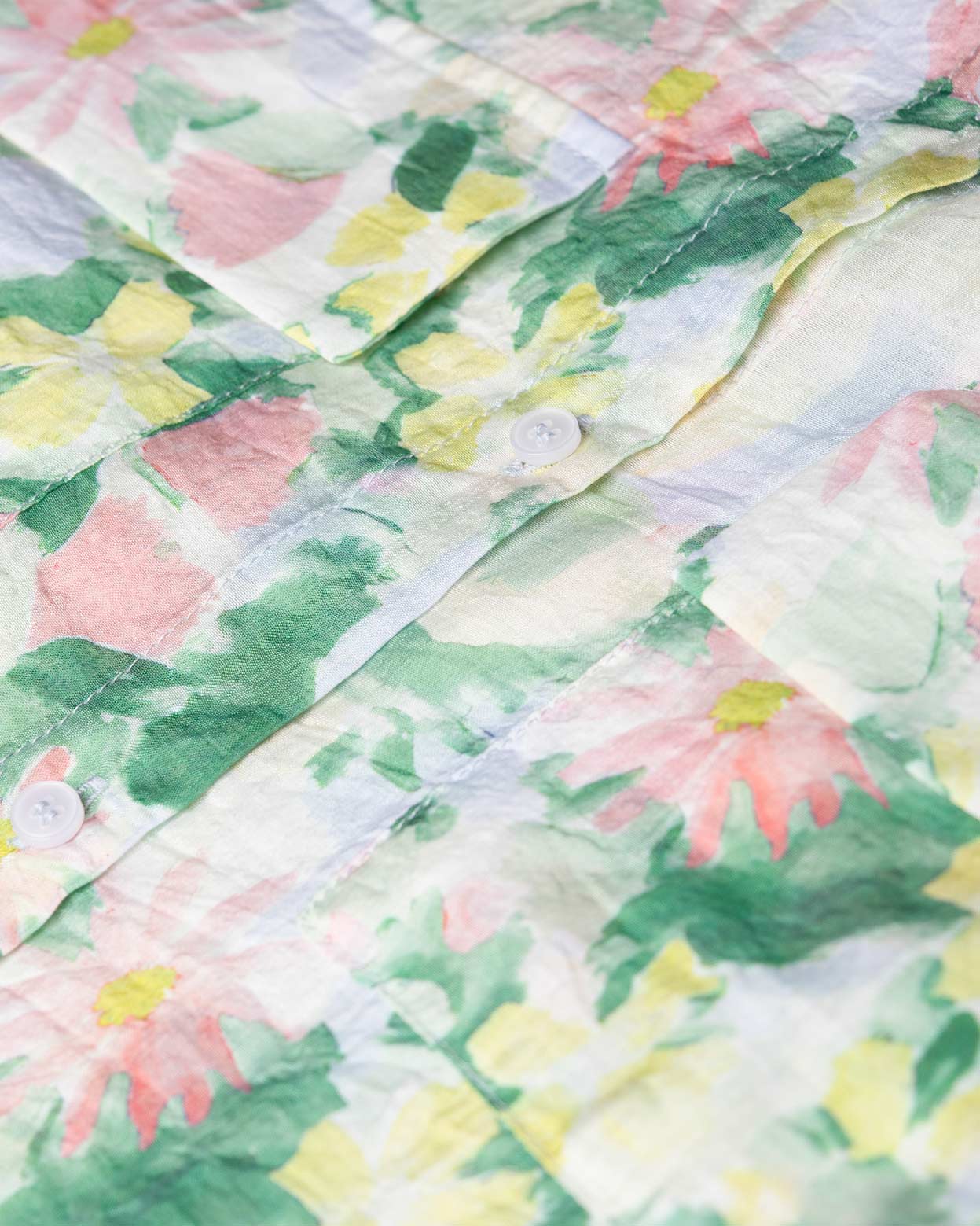 Camisa manga larga estampada con bolsas y carteras