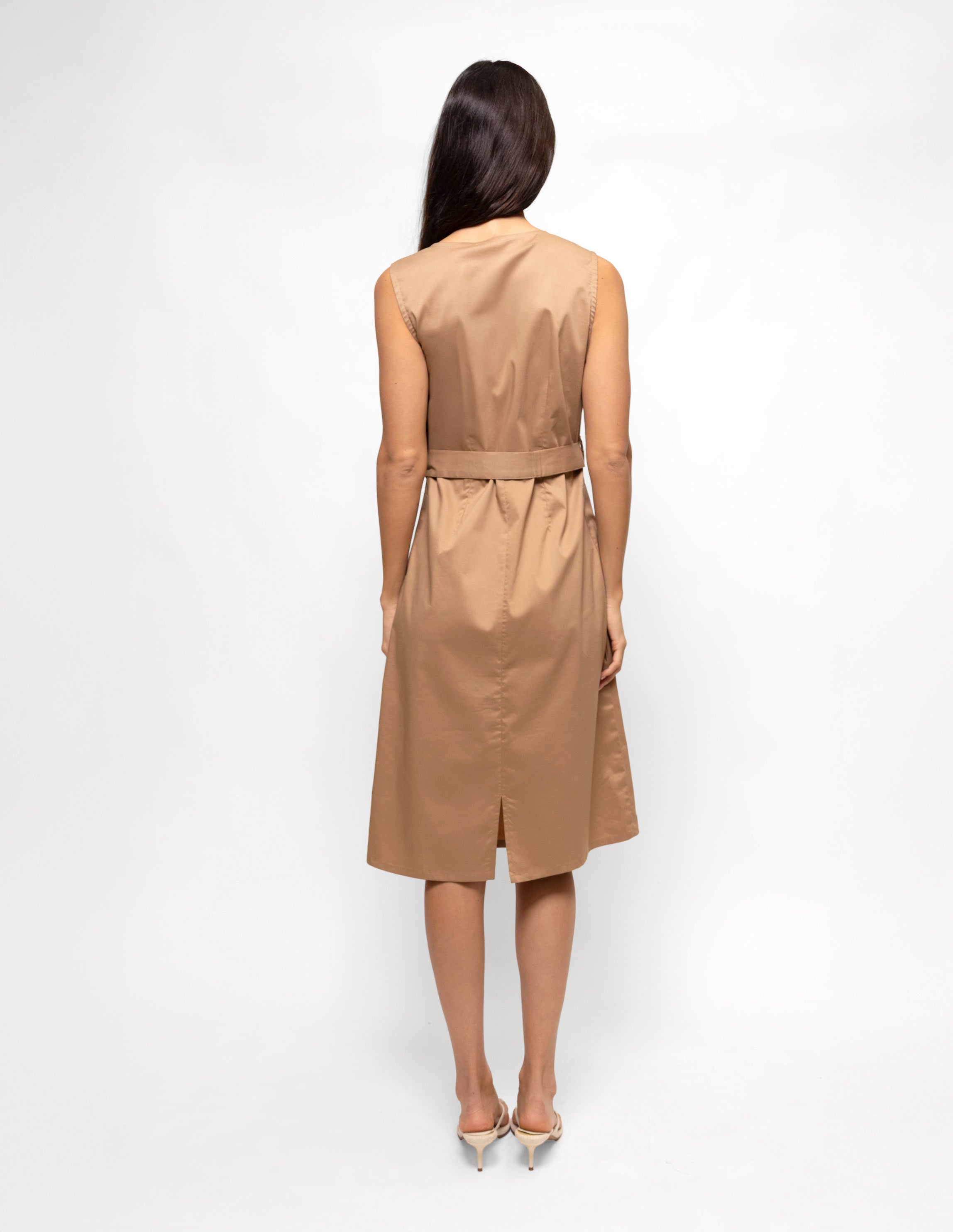 Vestido midi sin mangas con stretch