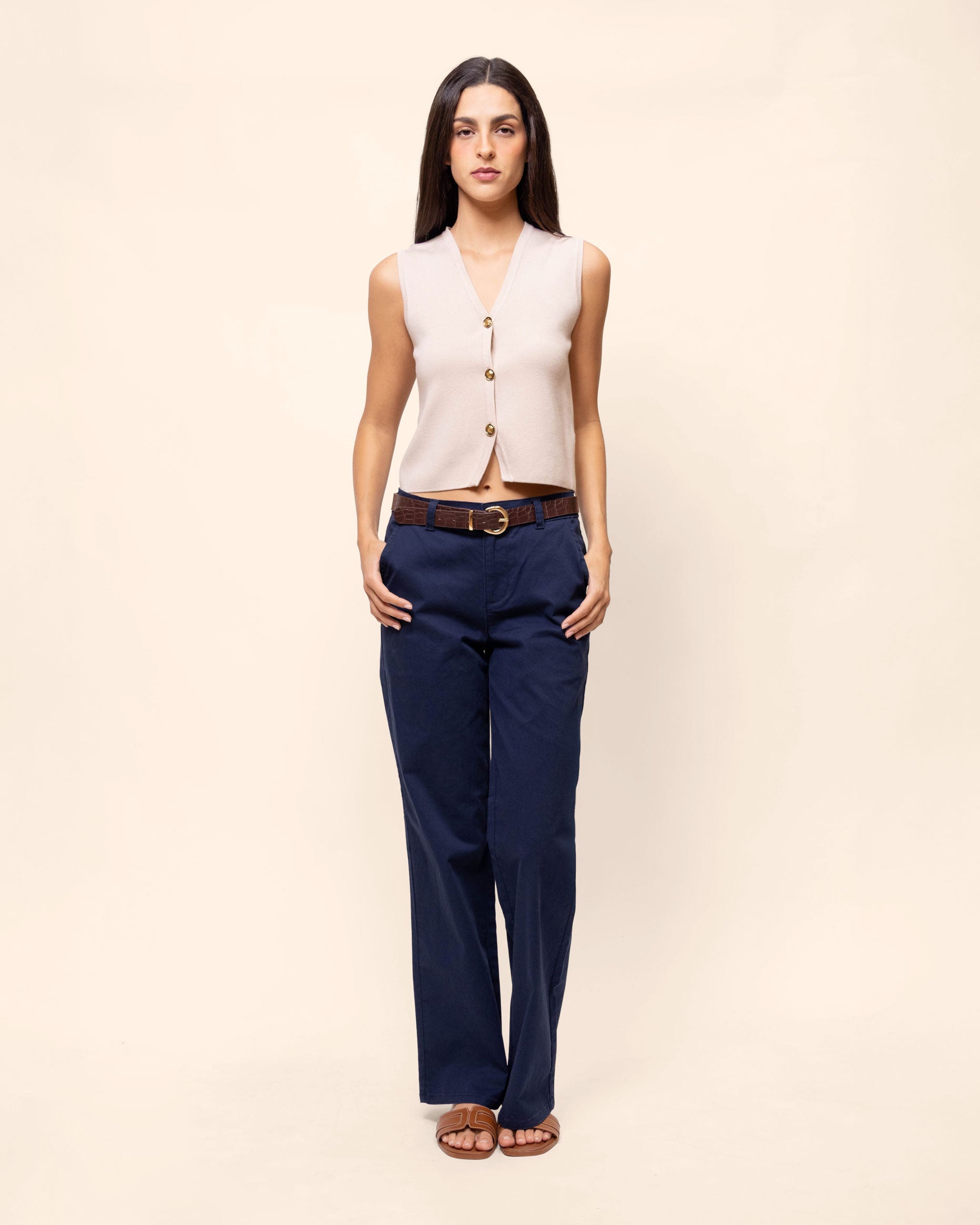 Pantalón chino amplio con cinturón