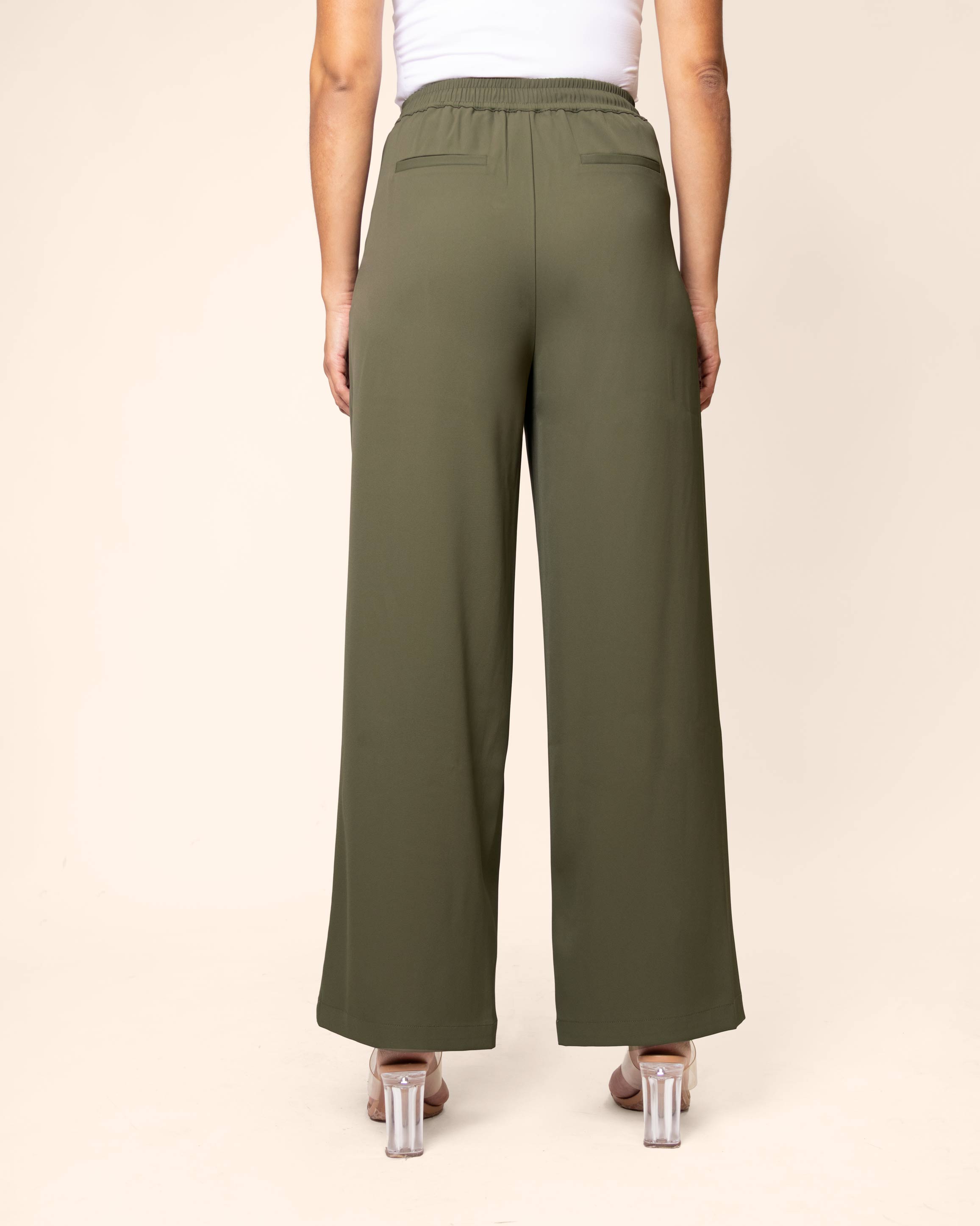 Pantalón wide leg tela suave con pinzas