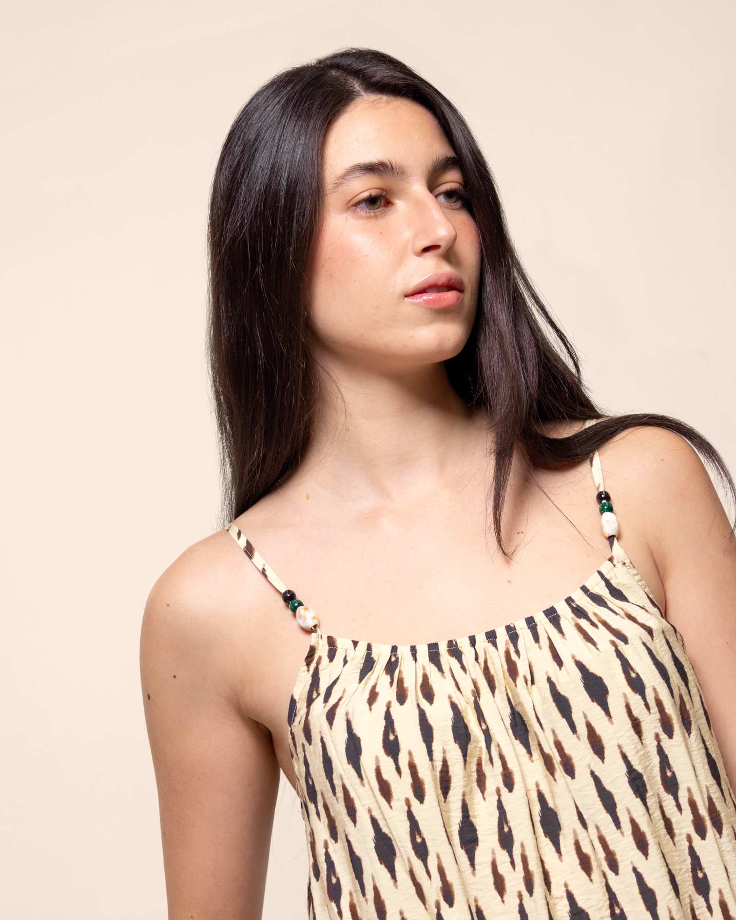 Vestido largo estampado aplicaciones piedras