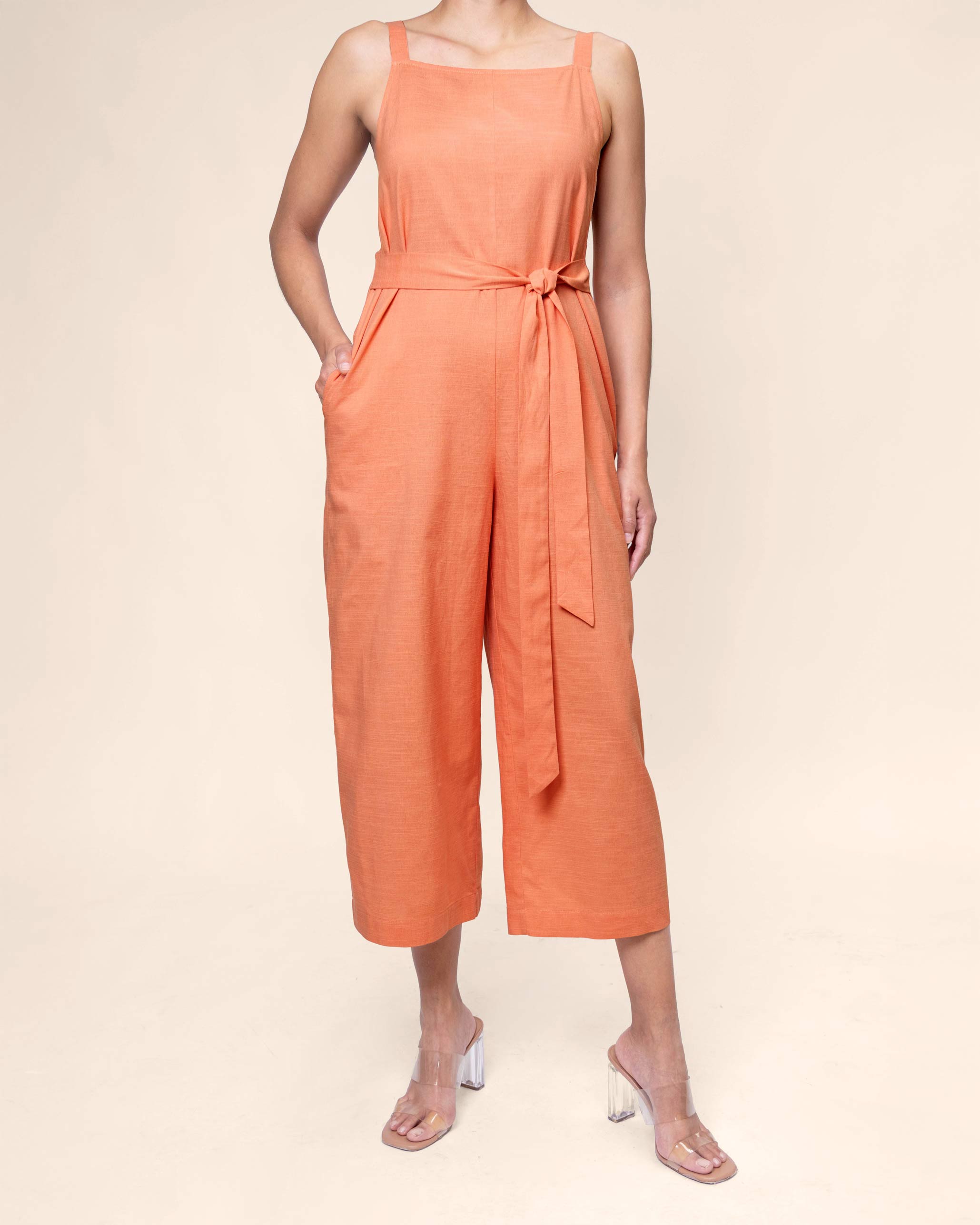 Jumpsuit tirante ancho con cinturón