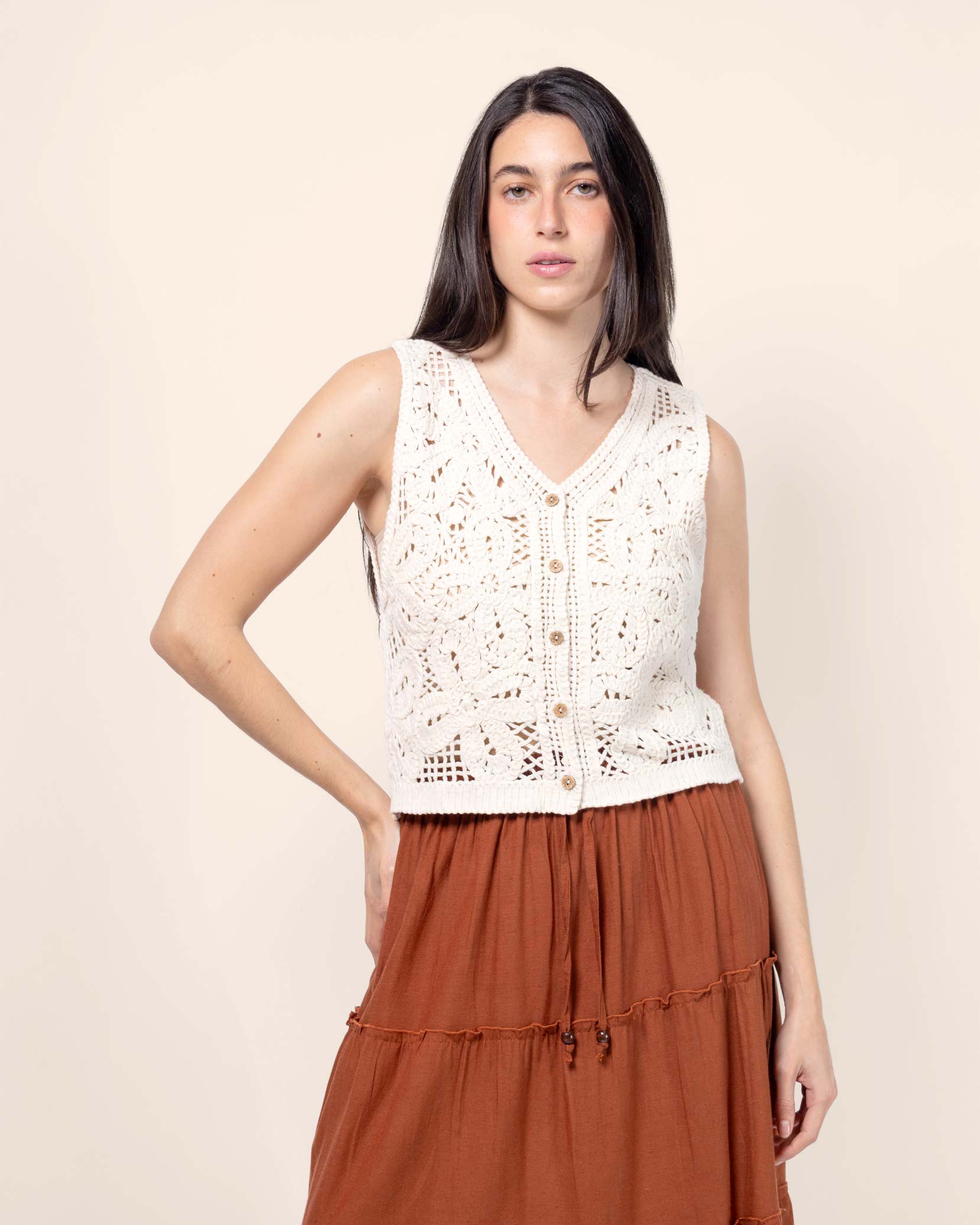 Chaleco de crochet con botones