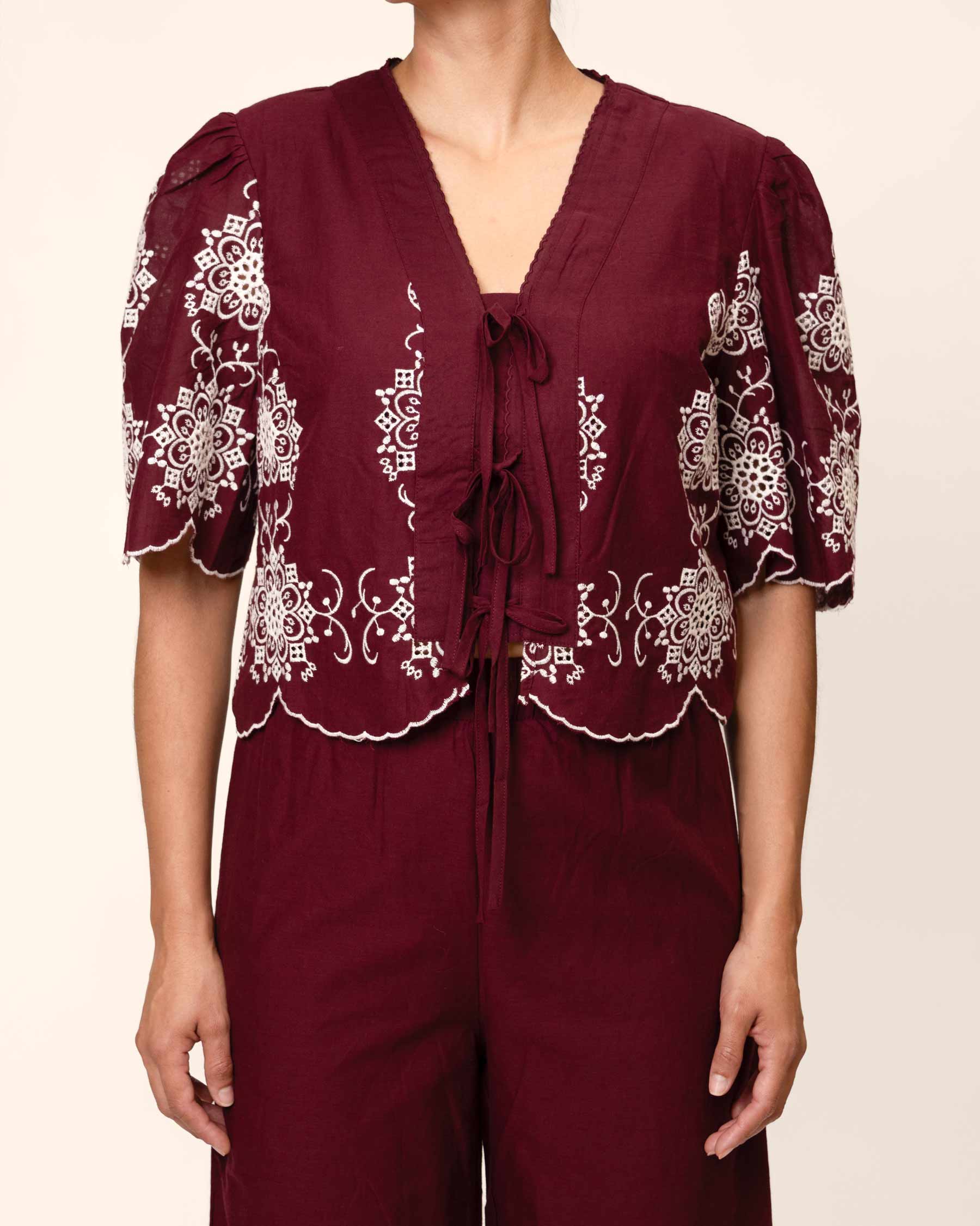 Blusa bordada manga corta con amarres