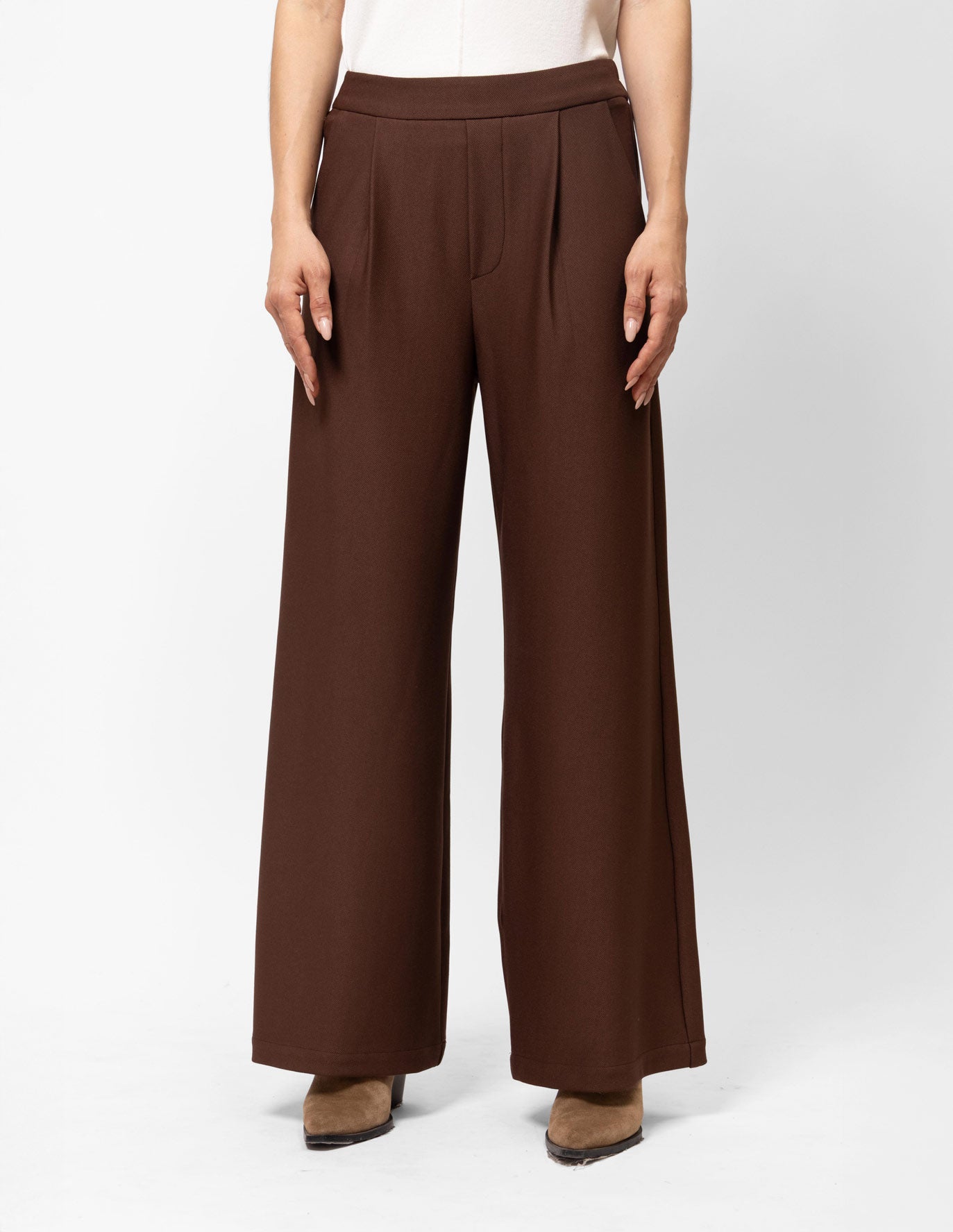 Pantalón con elástico en pretina trasera
