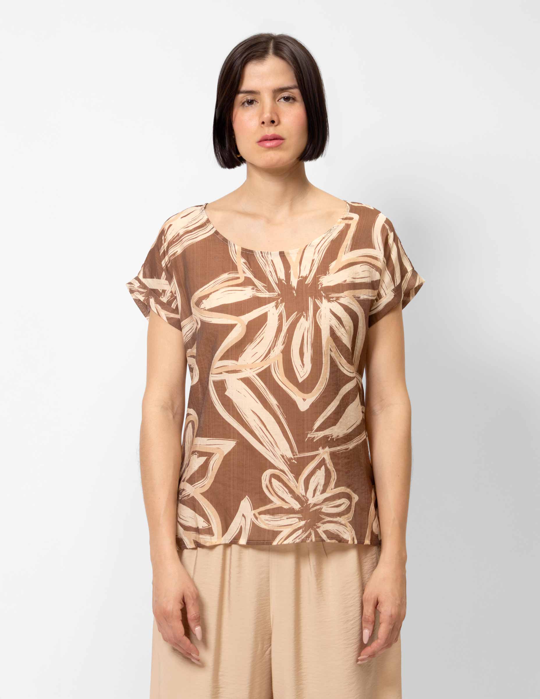 Blusa manga corta estampada tela ligera