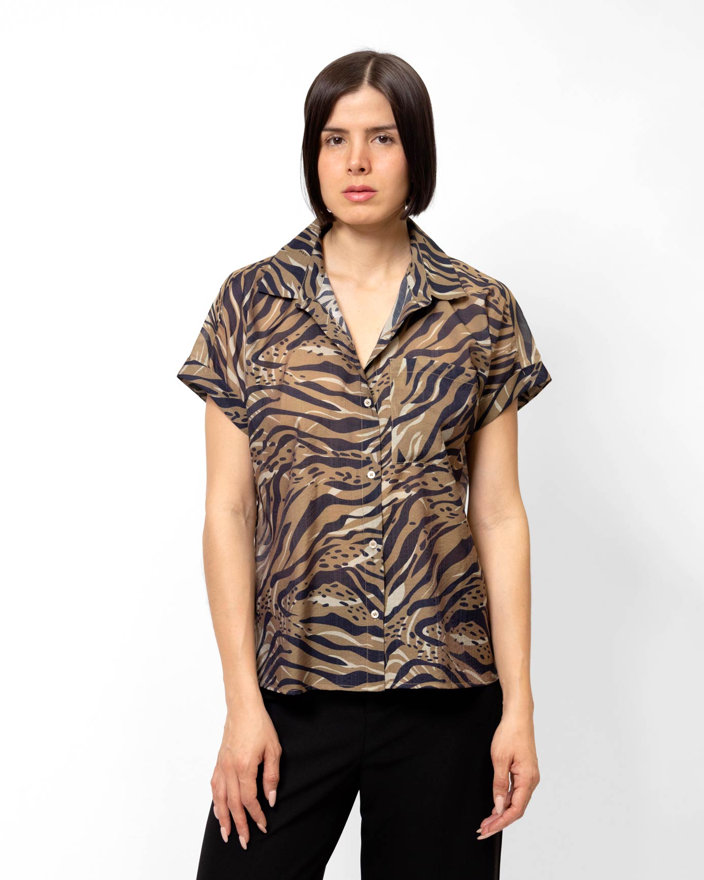 Blusa estampada camisera manga corta