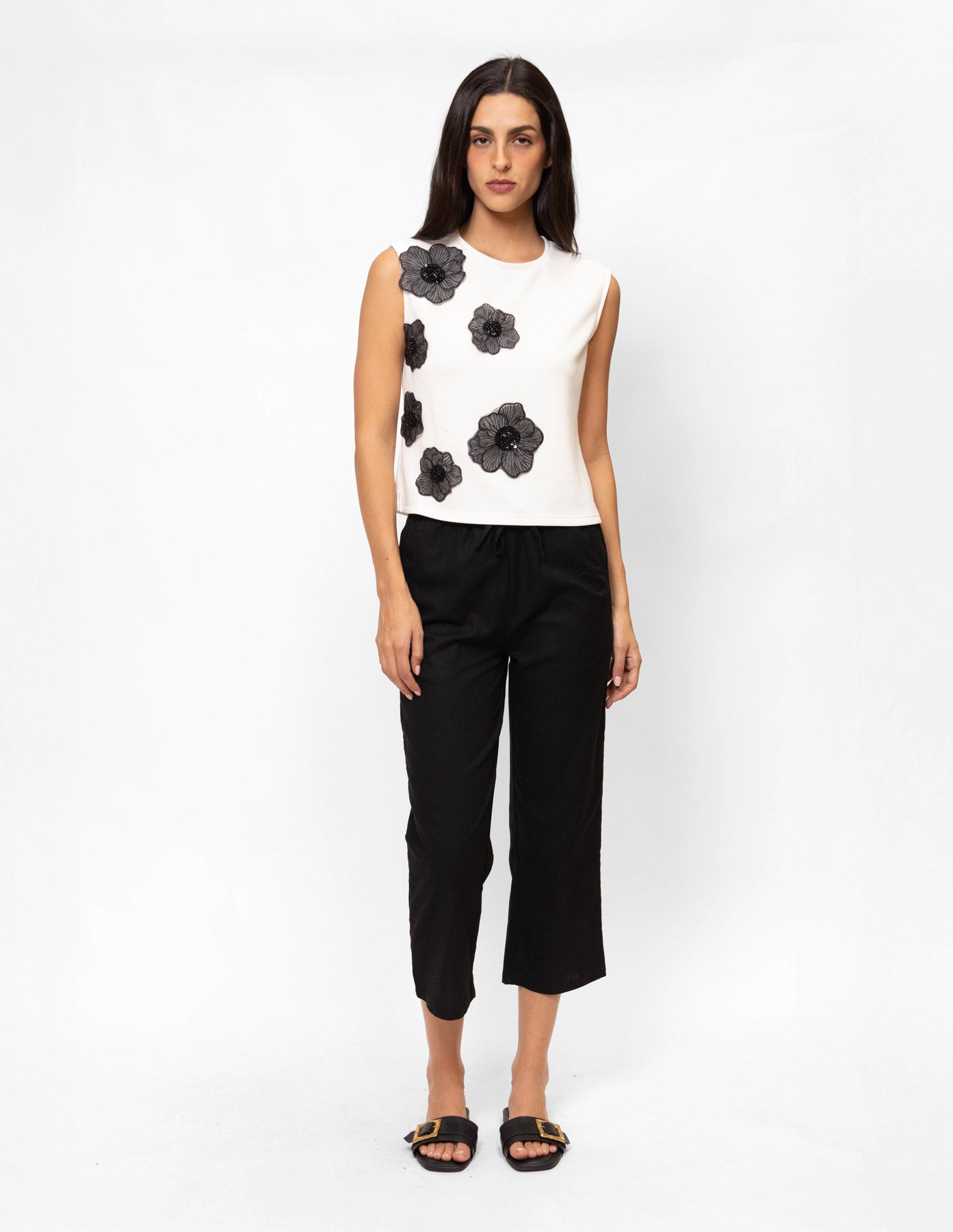 Blusa aplicaciones de flores