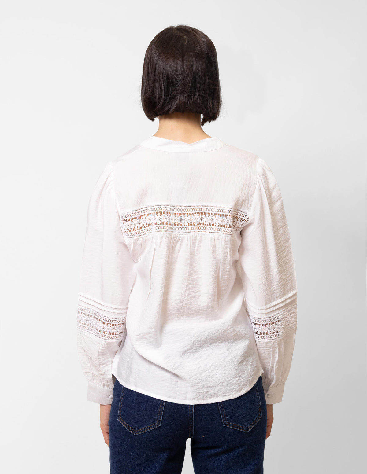 Blusa manga larga con encaje