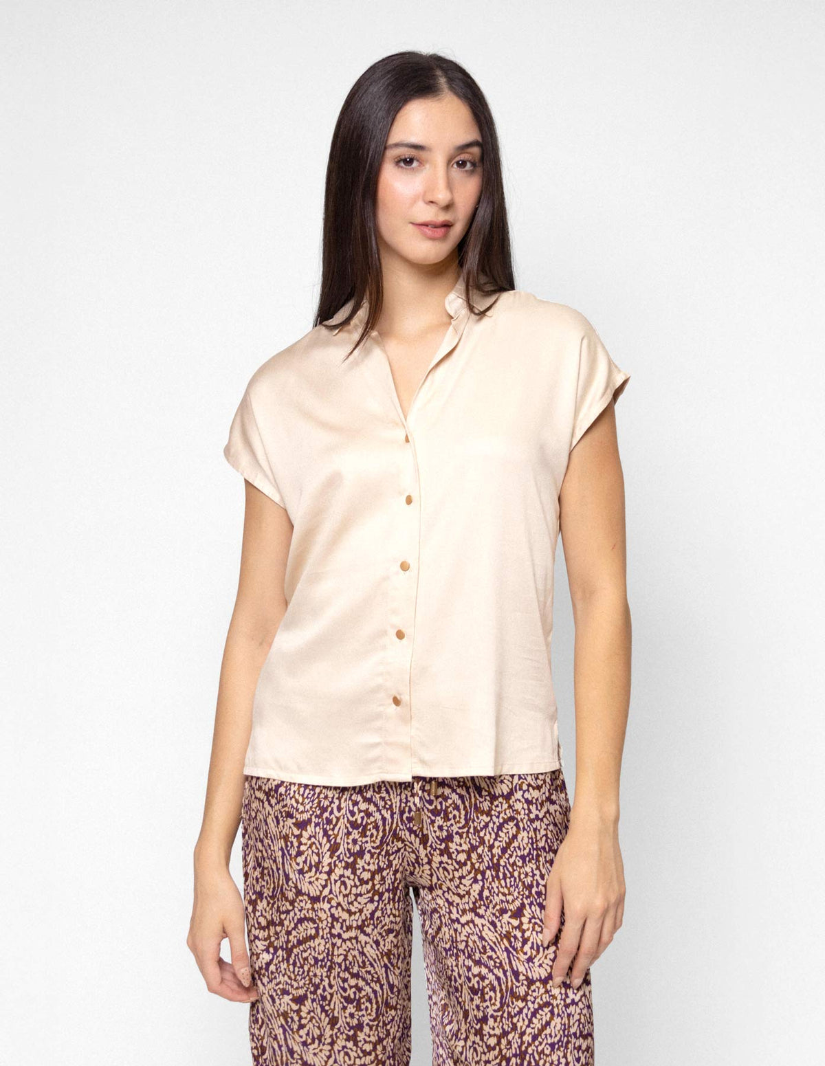 Blusa viscosa satinada manga corta botones