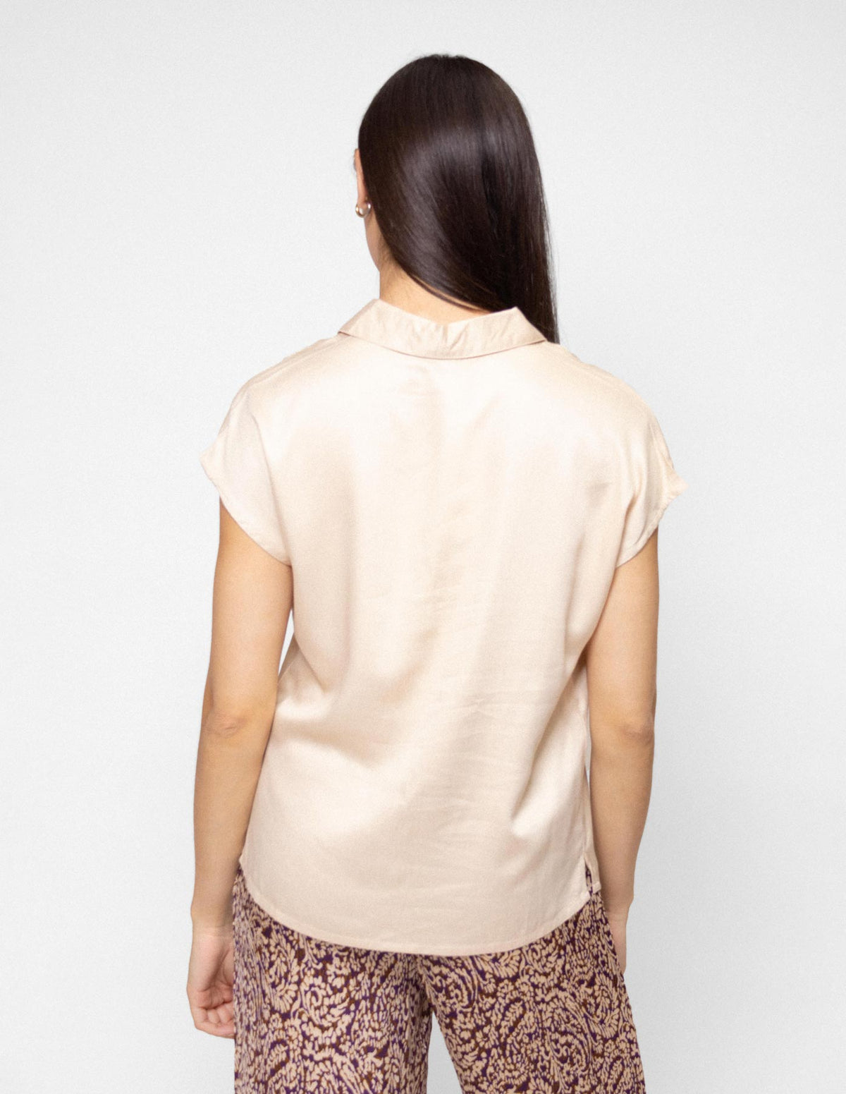 Blusa viscosa satinada manga corta botones