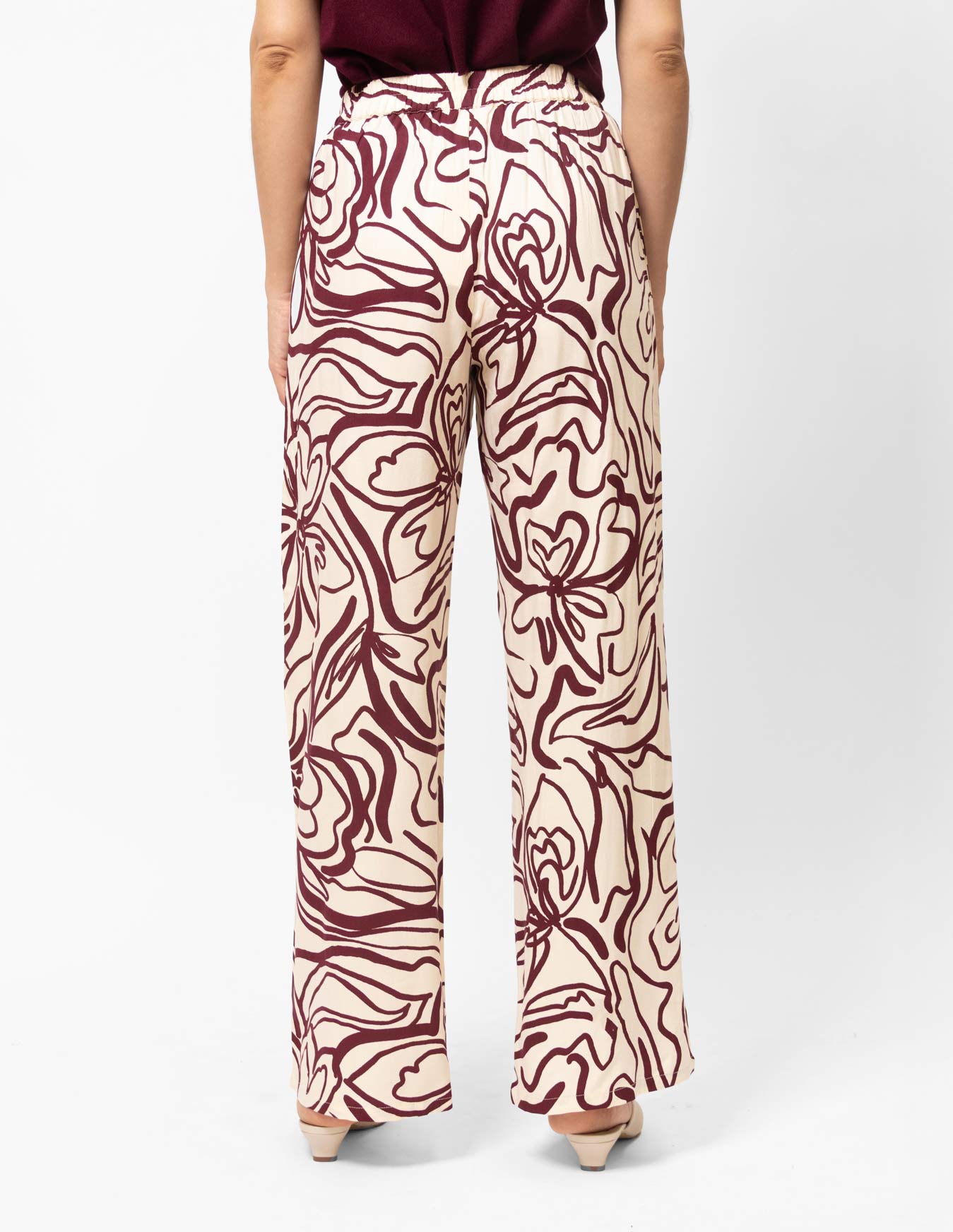 Pantalón estampado bolsillos y elástico