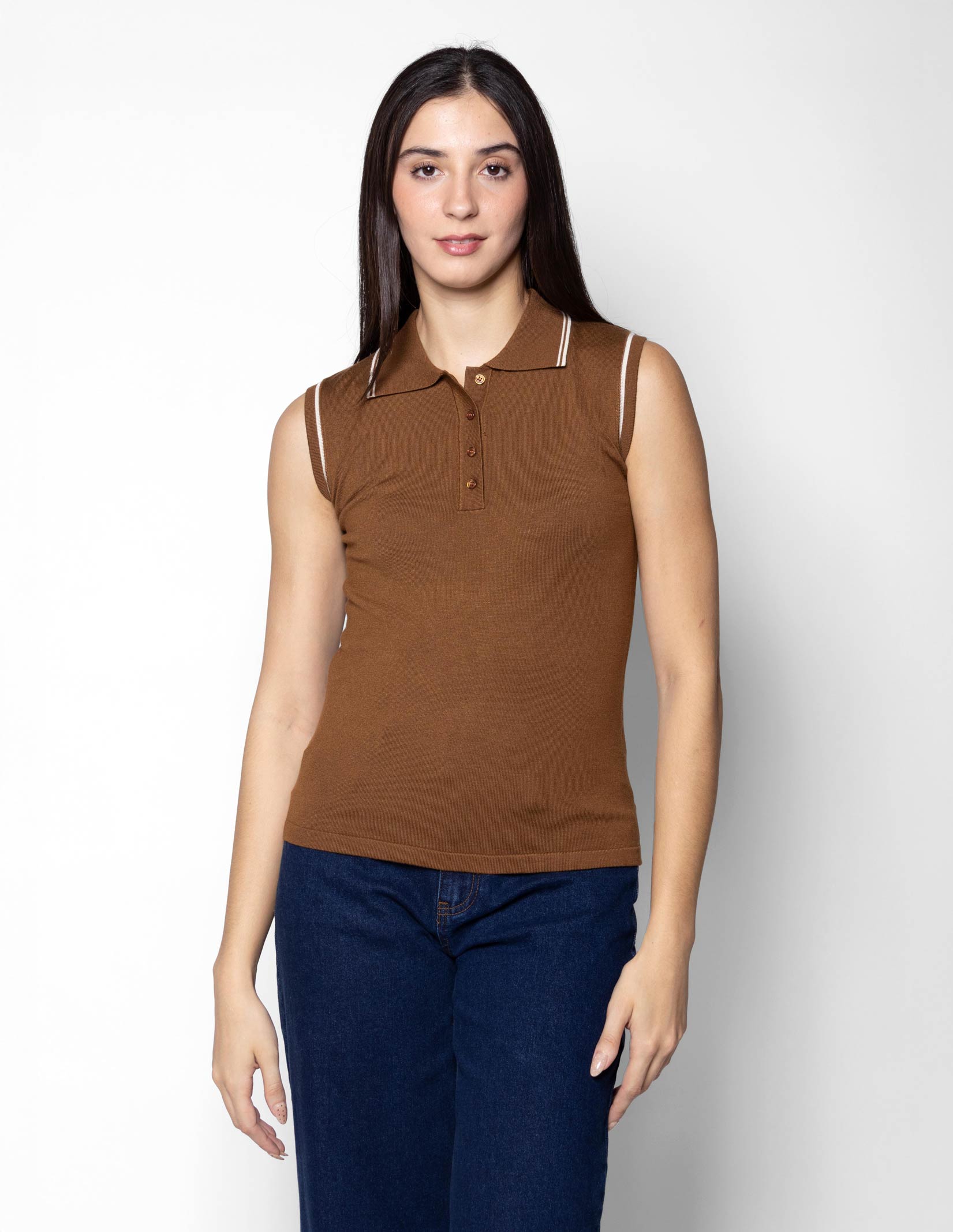 Blusa tejida sin manga tipo polo