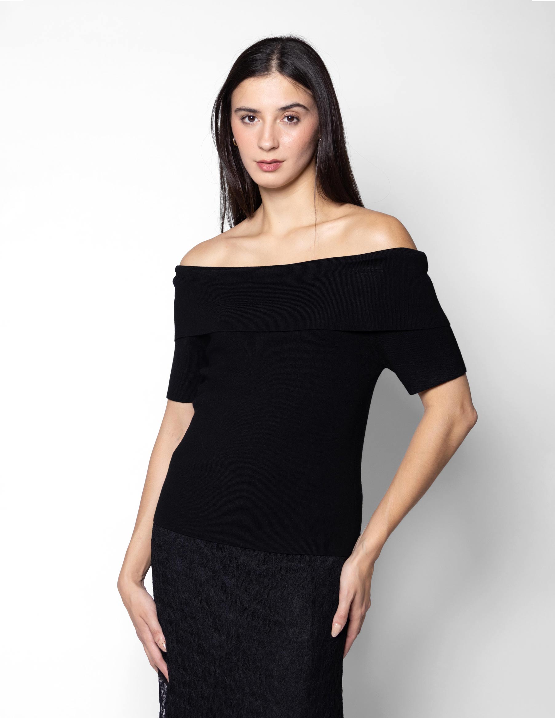 Blusa tejida con hombros descubiertos