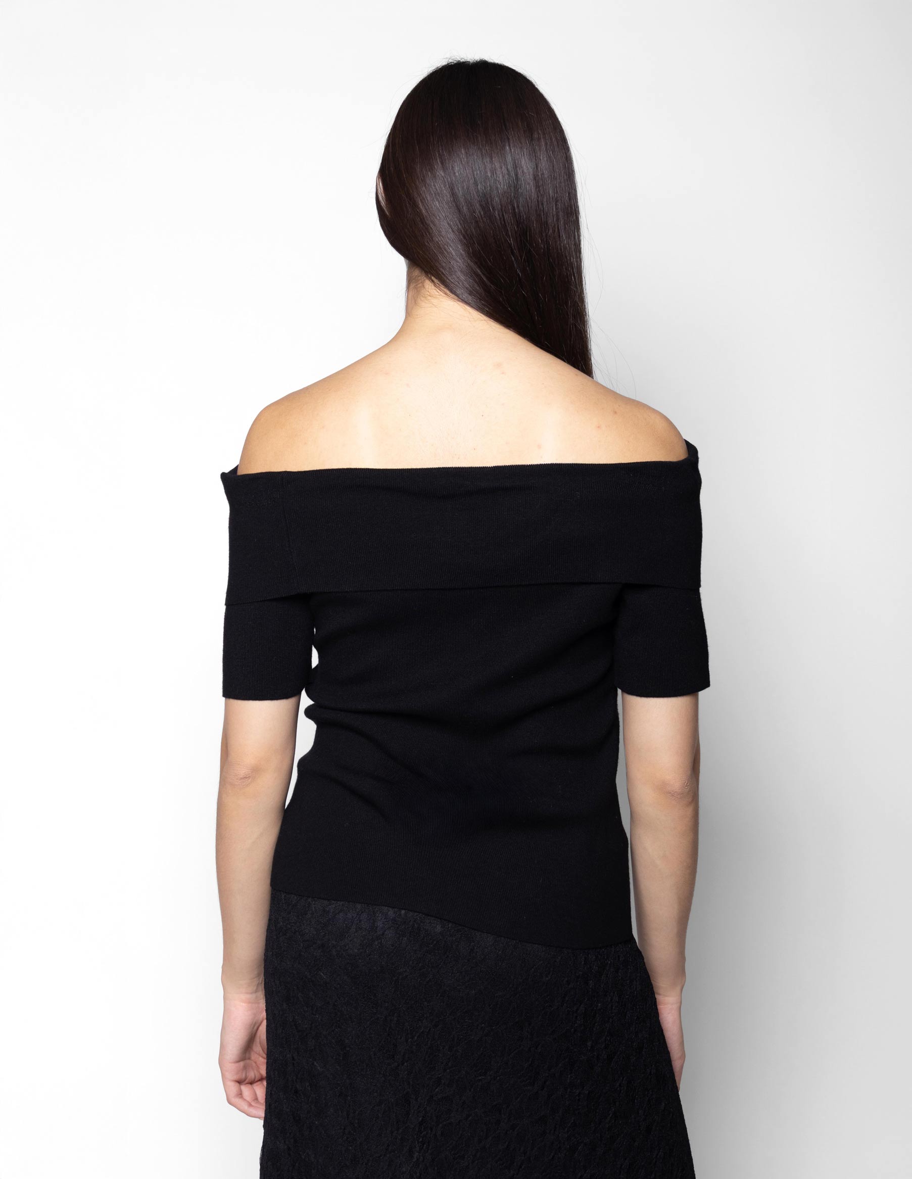 Blusa tejida con hombros descubiertos