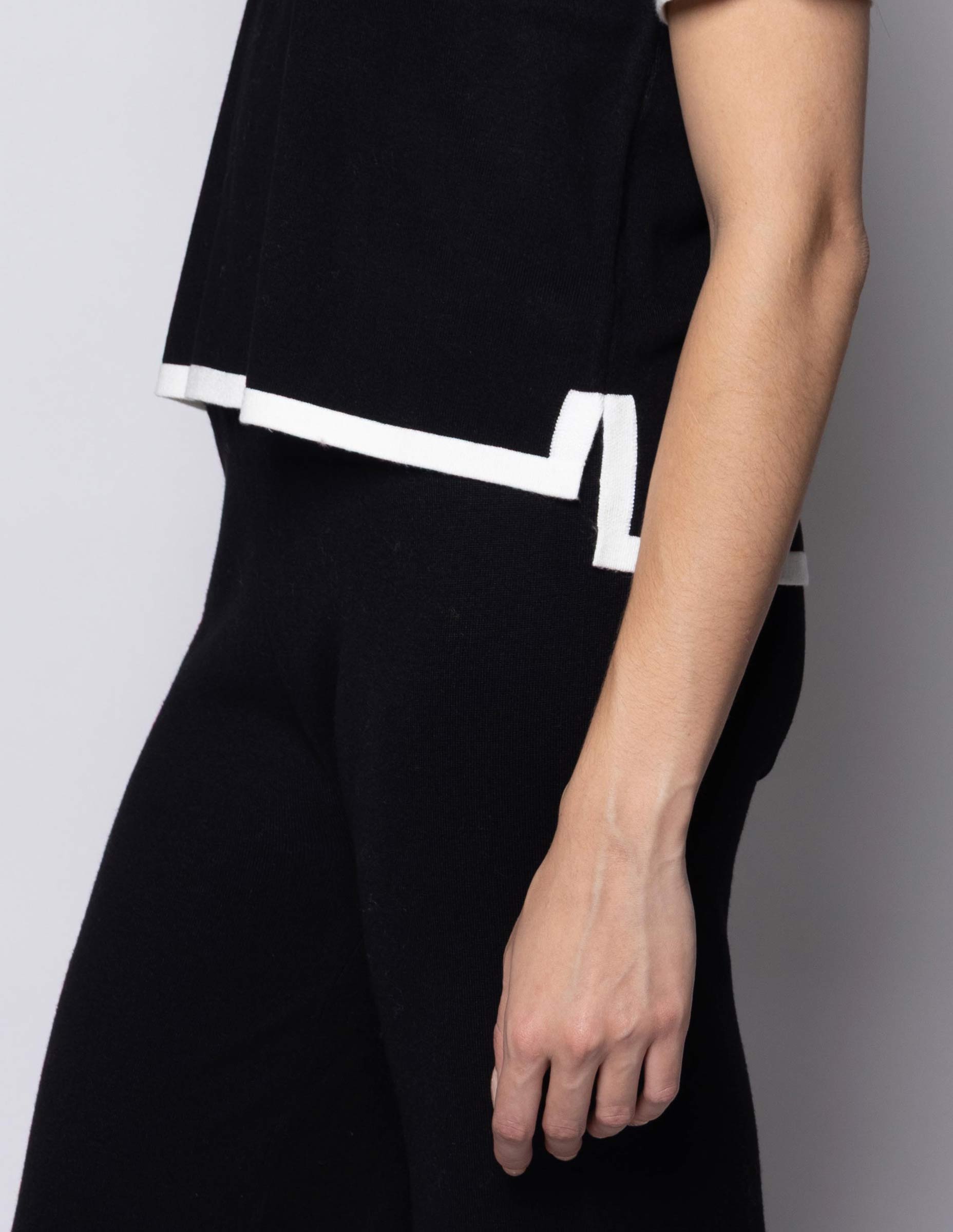 Blusa tejida con raya en mangas y bajos