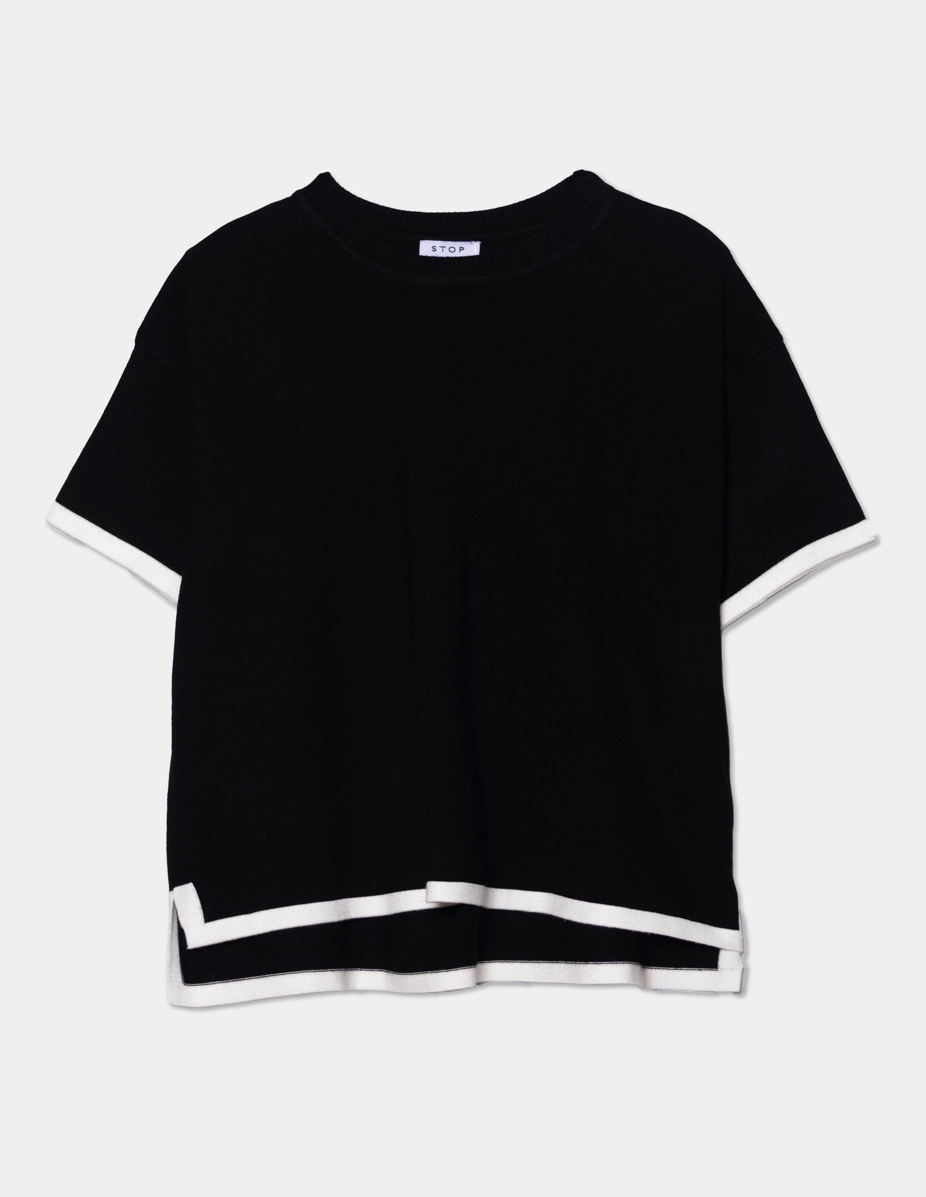 Blusa tejida con raya en mangas y bajos