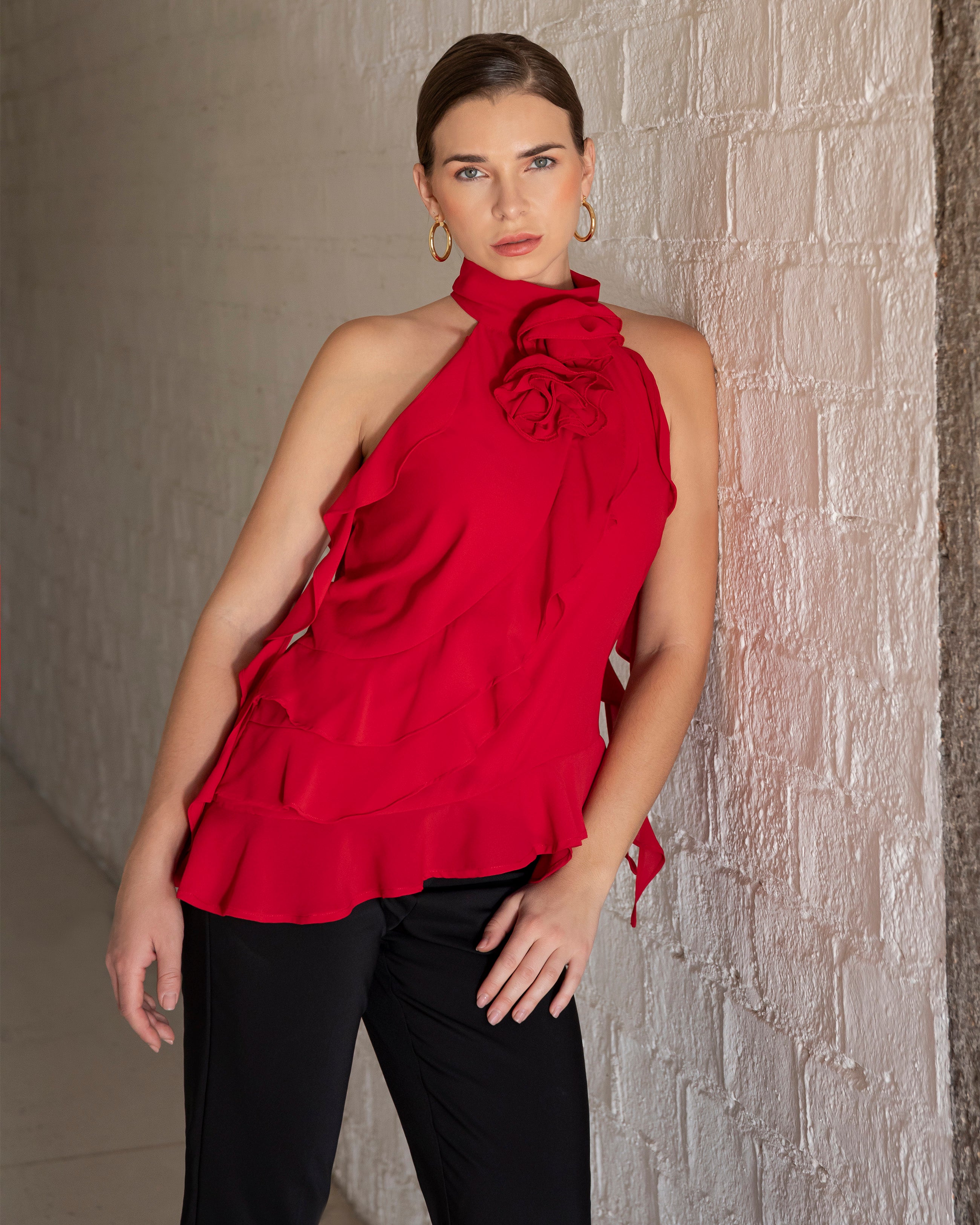 blusa-sin-mangas-con-olanes-y-flores