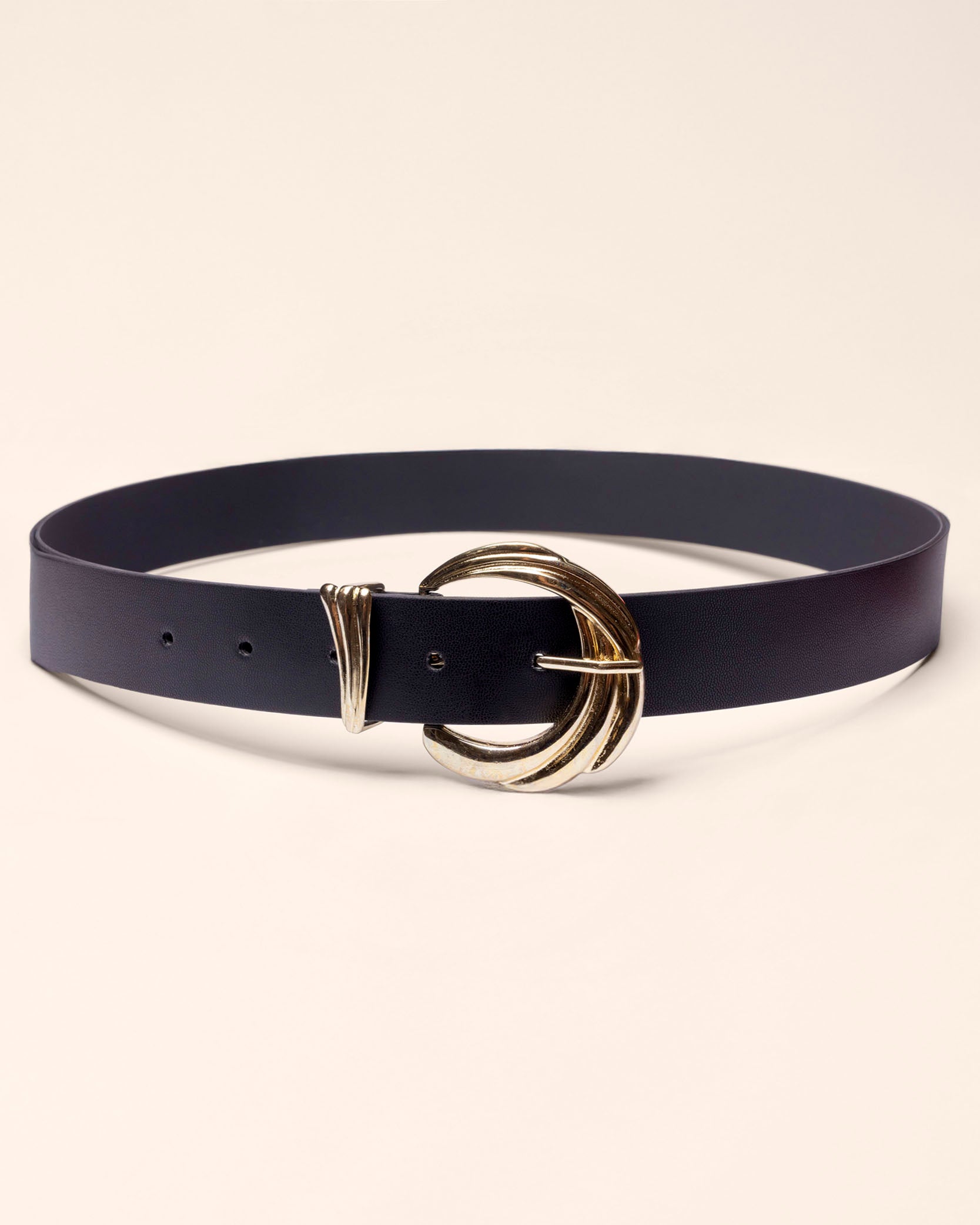 Cinturón negro hebilla ornamentada