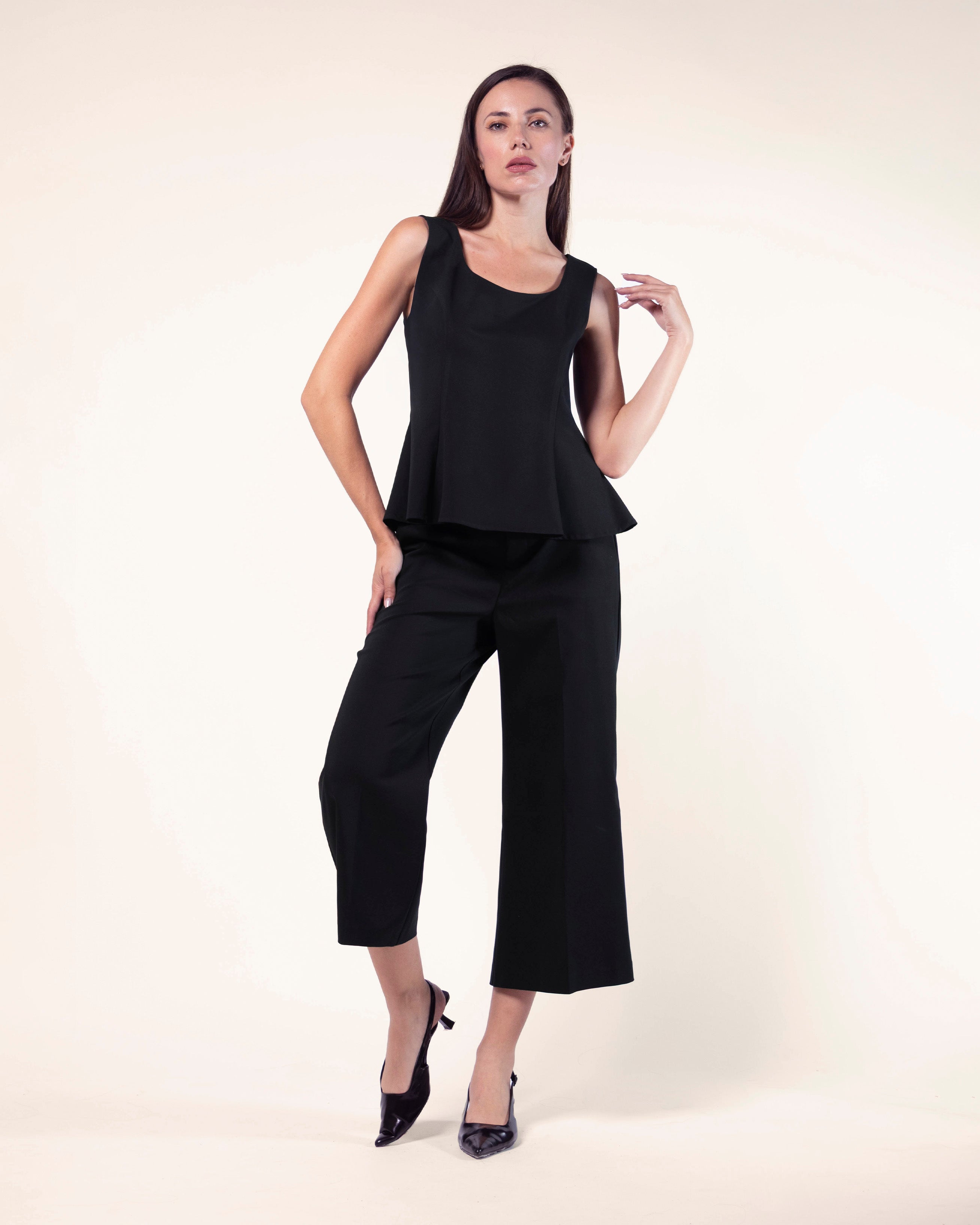 blusa-stop-peplum-sin-mangas-con-godets-confort