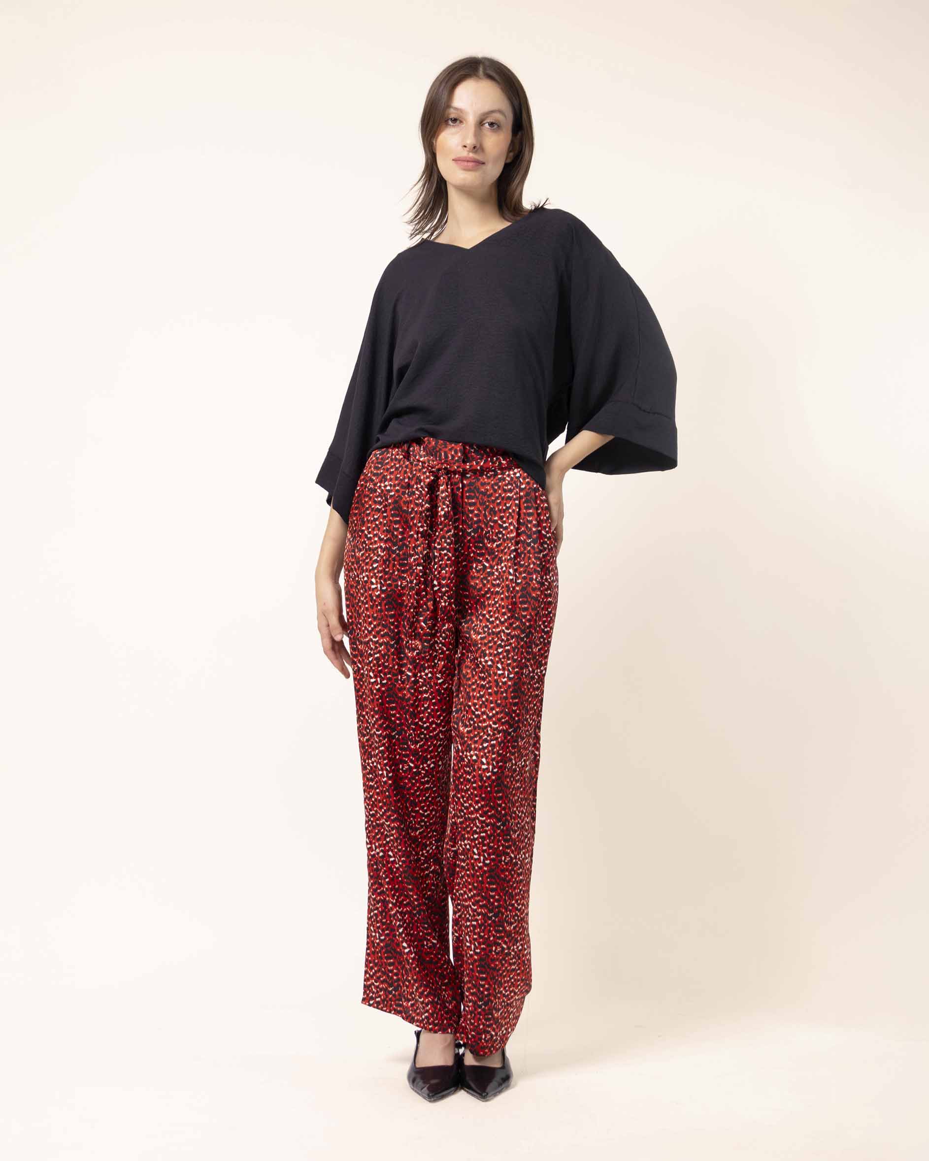 blusa-STOP-cuello-en-V-negro
