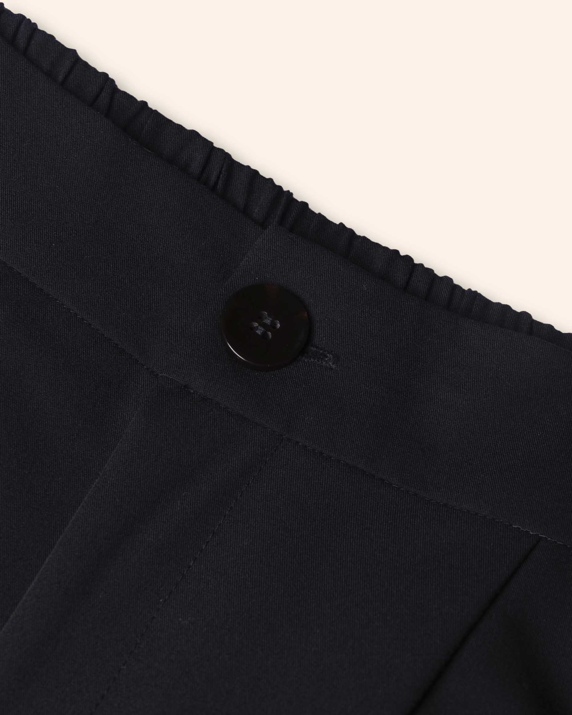 pantalon‑amplio‑negro‑formal‑con‑estructura