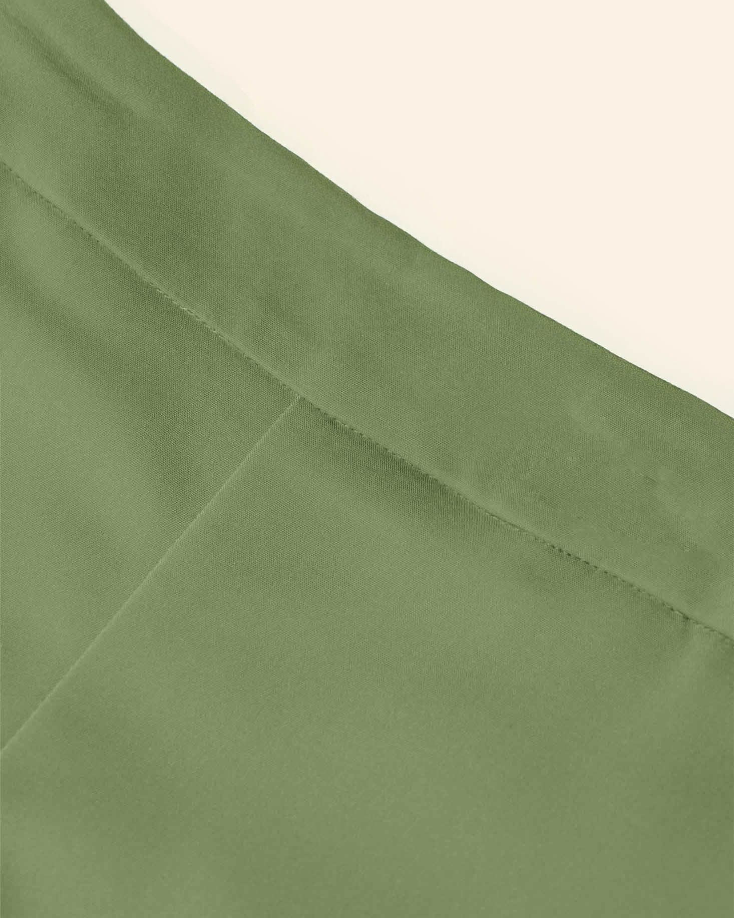 short‑mujer‑verde‑elegante‑STOP