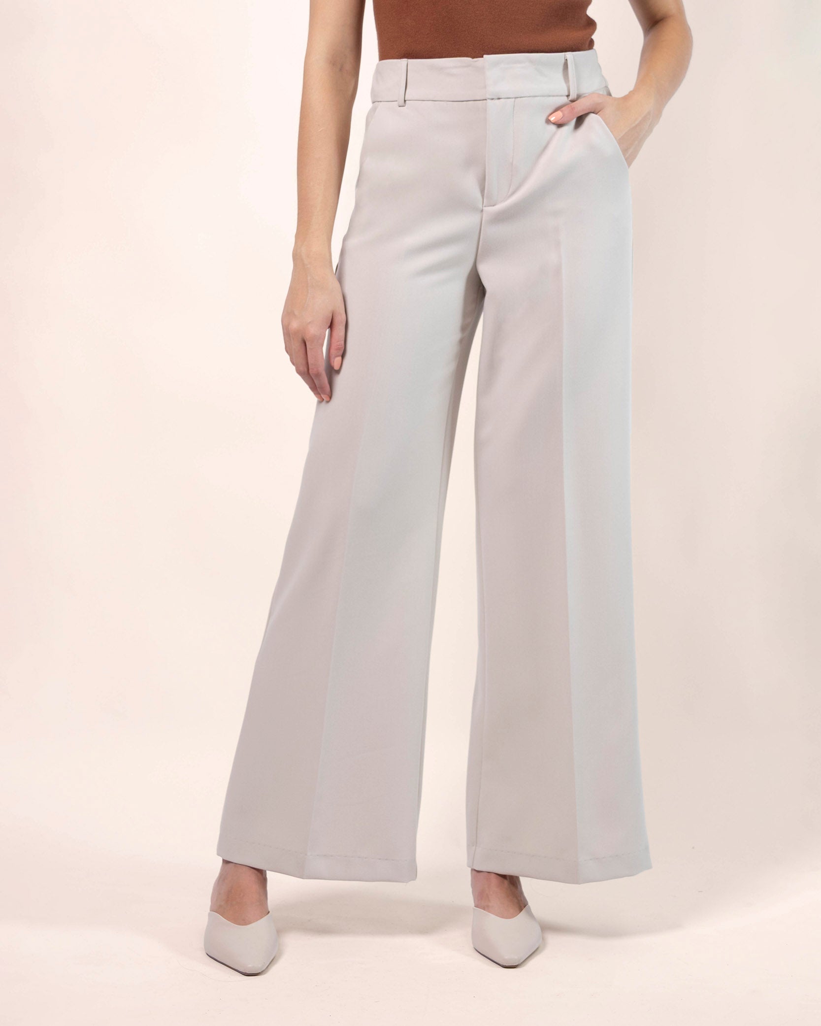 pantalon-beige-vestir-presillas-elegante