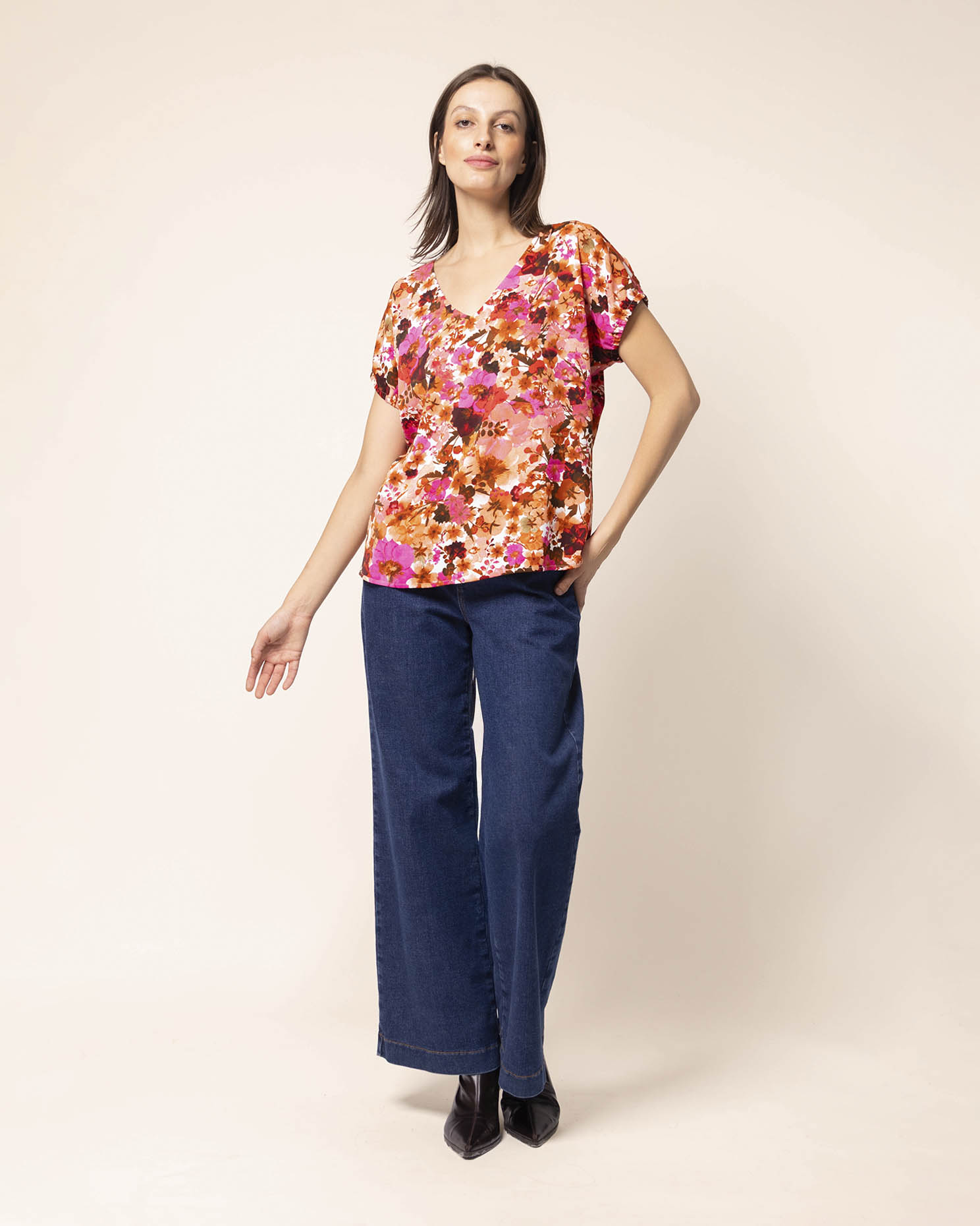 blusa-cuello-V-manga-corta-STOP