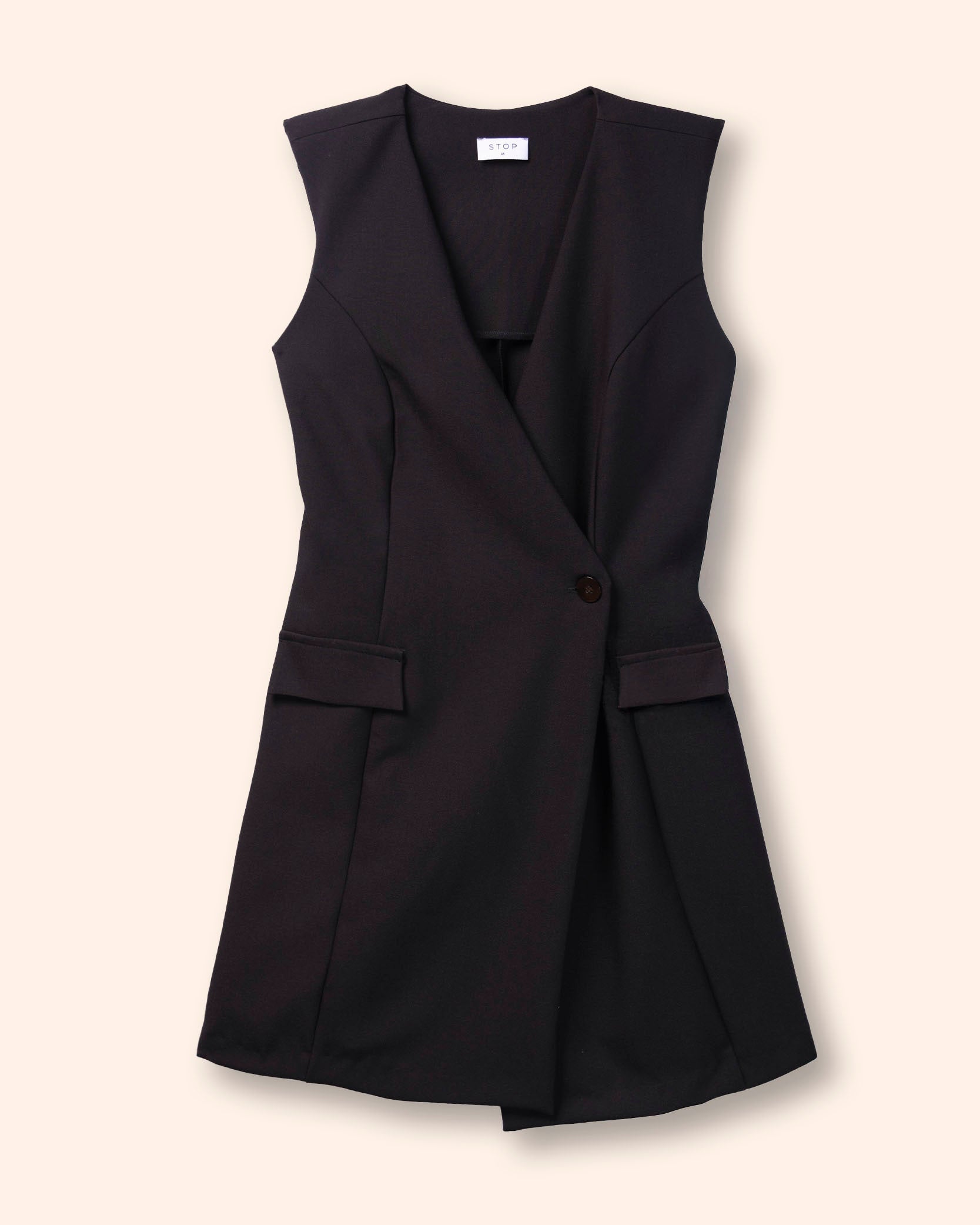 vestido-corto-negro-sin-mangas
