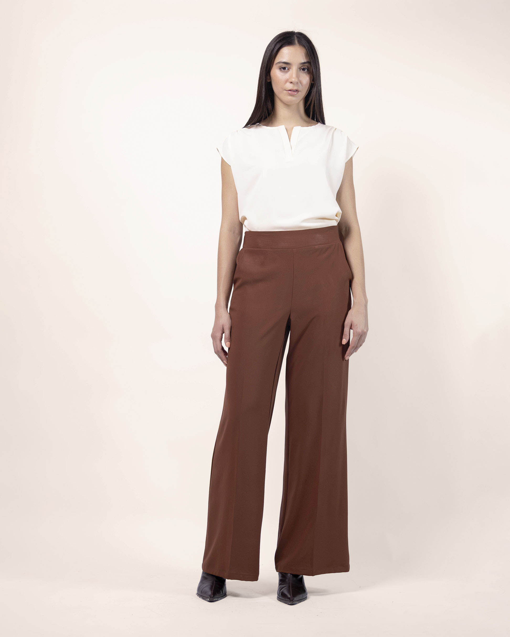 blusa‑manga‑corta‑corrida‑cuello‑v‑crudo