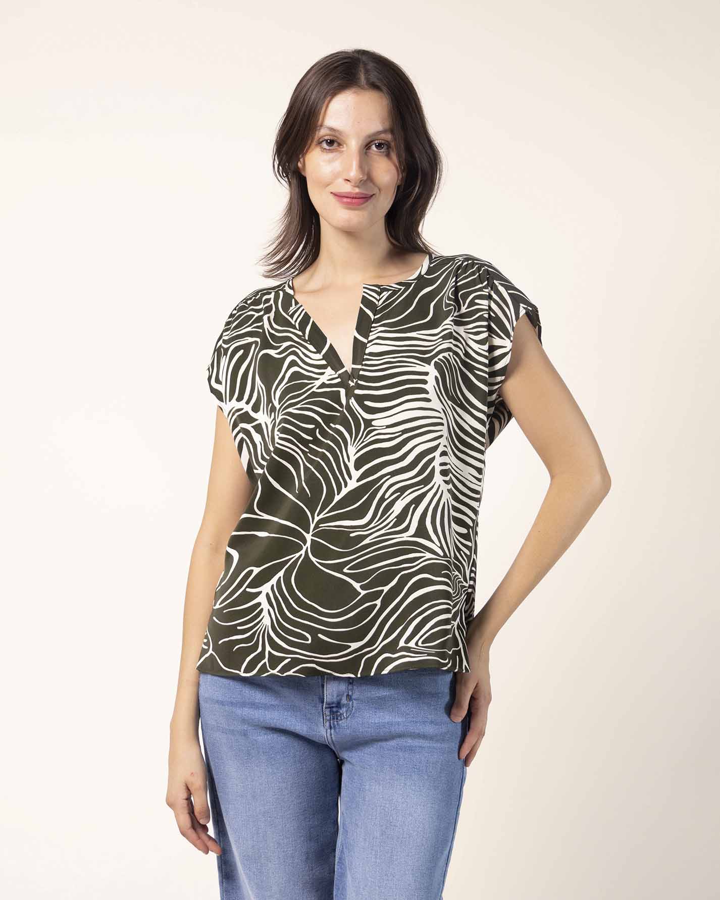 blusa‑militar‑escote‑v‑manga‑corrida‑STOP