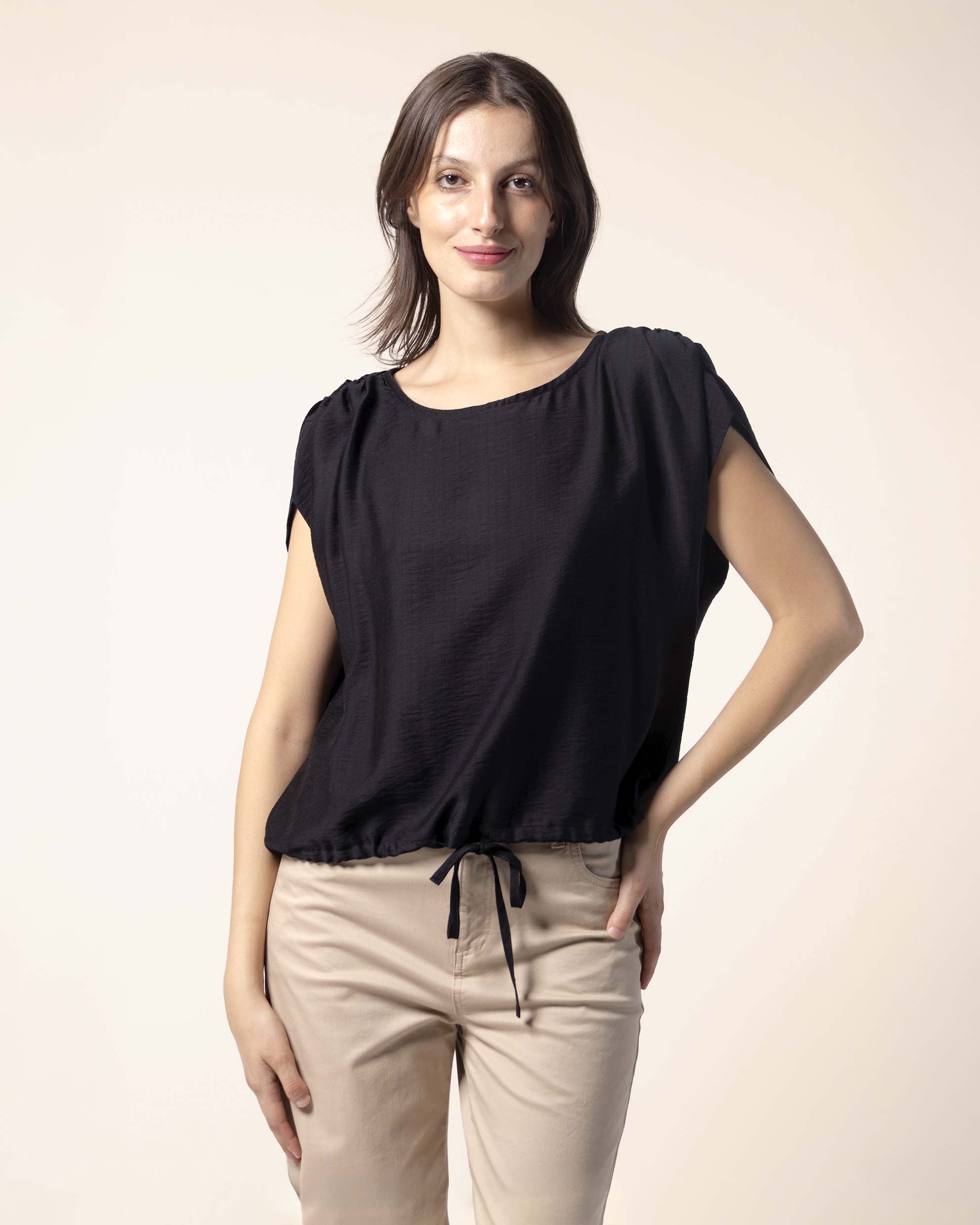 blusa-negro-jareta-en-bajos