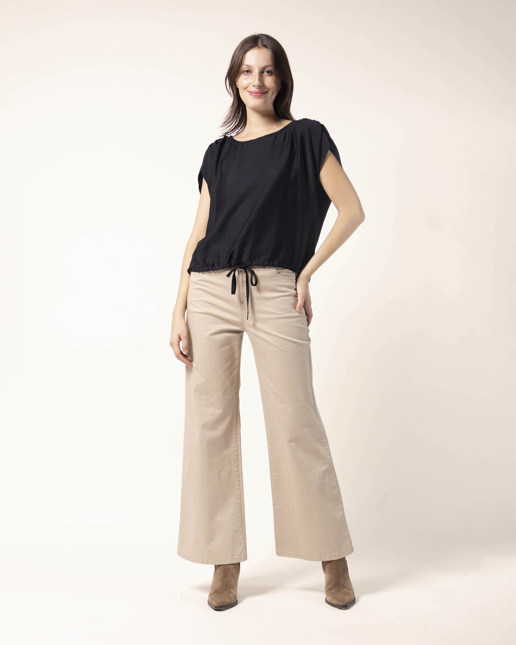 blusa-STOP-negro-manga-corta-corrida