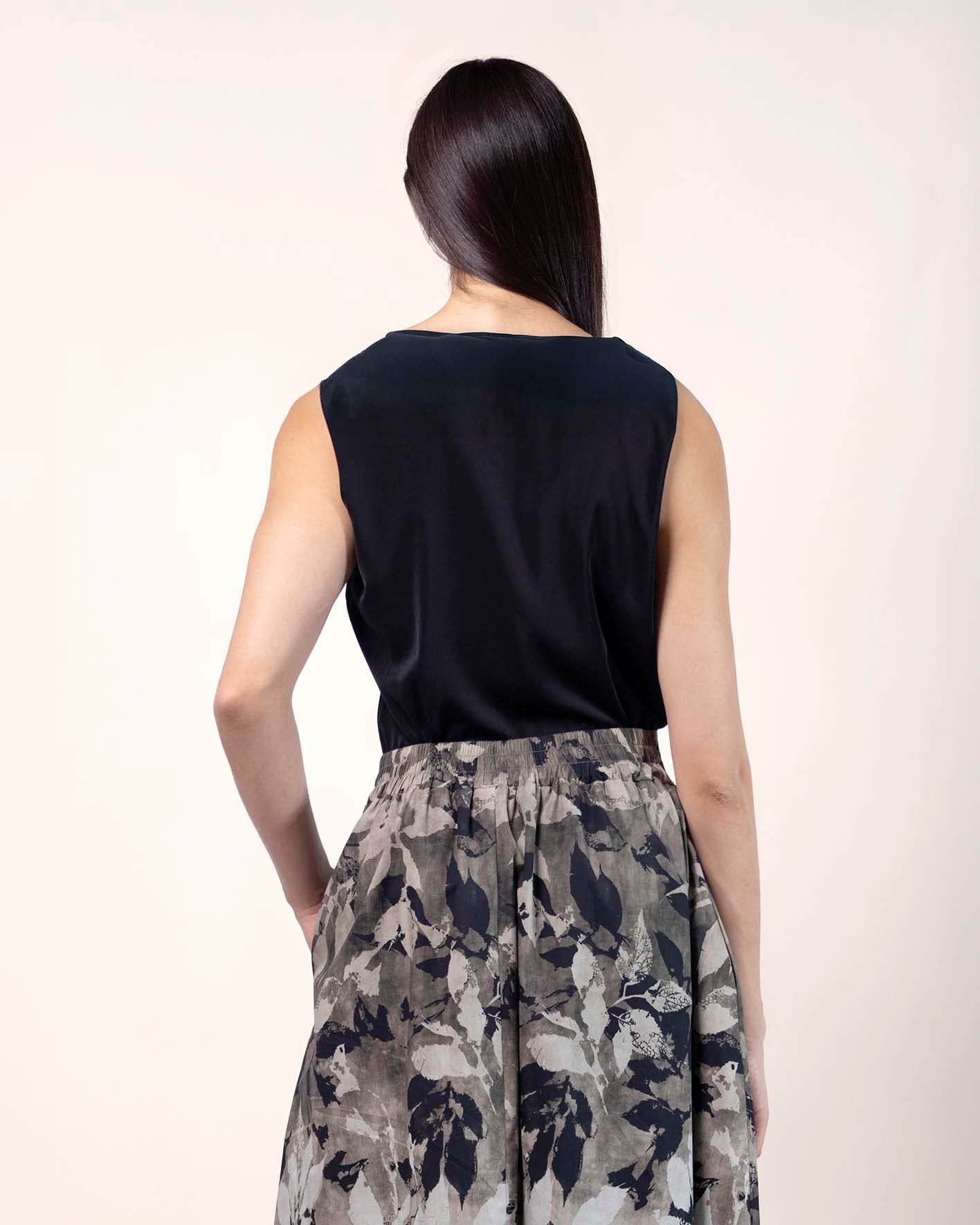 blusa-negra-poliester-suavidad-resistente