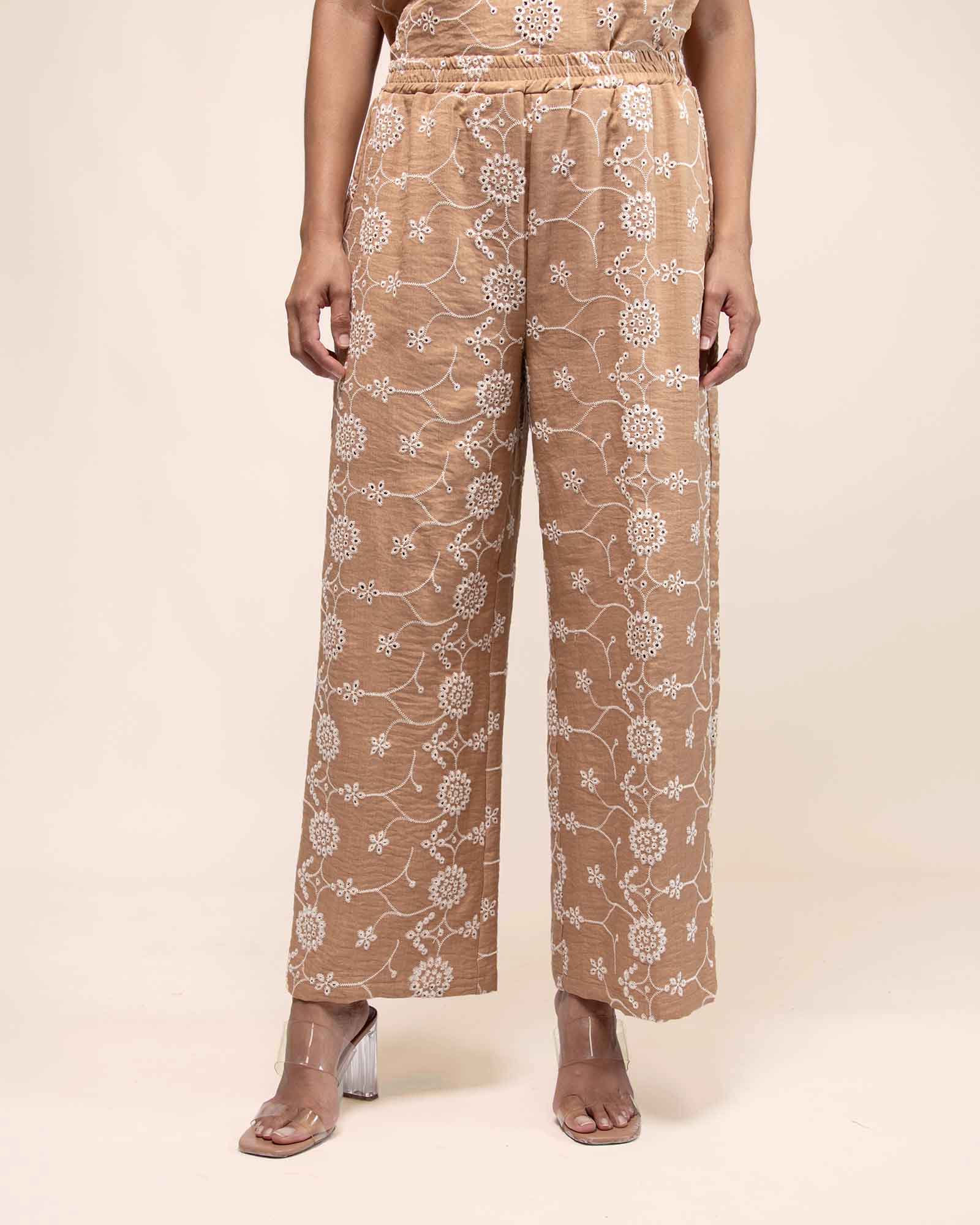 pantalon-khaki-tela-bordada-STOP
