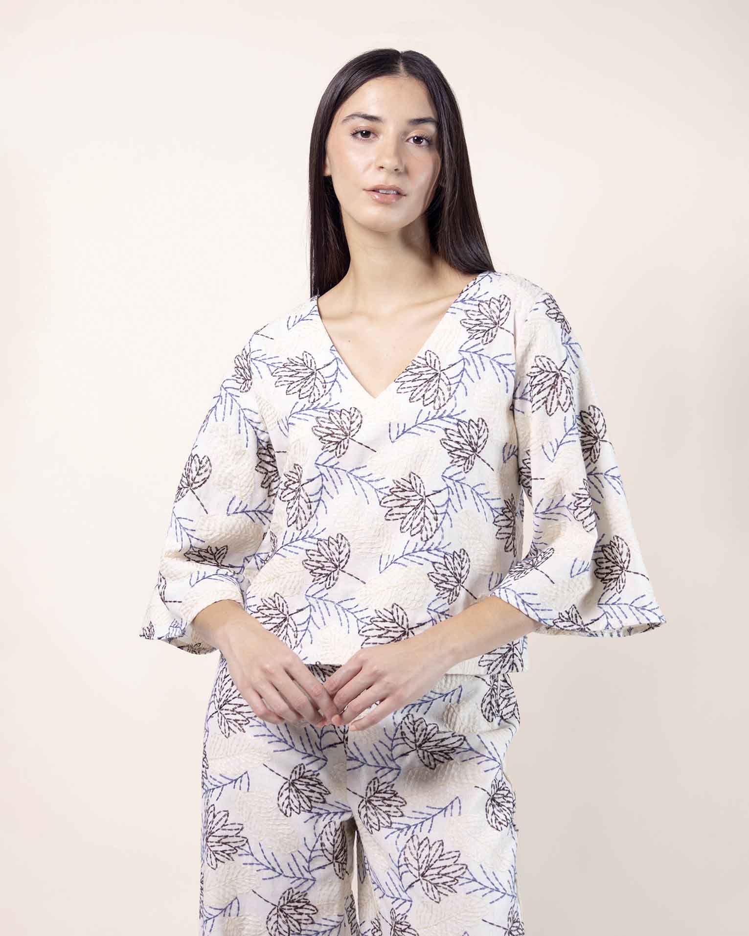blusa‑manga-tres-cuartos-amplia