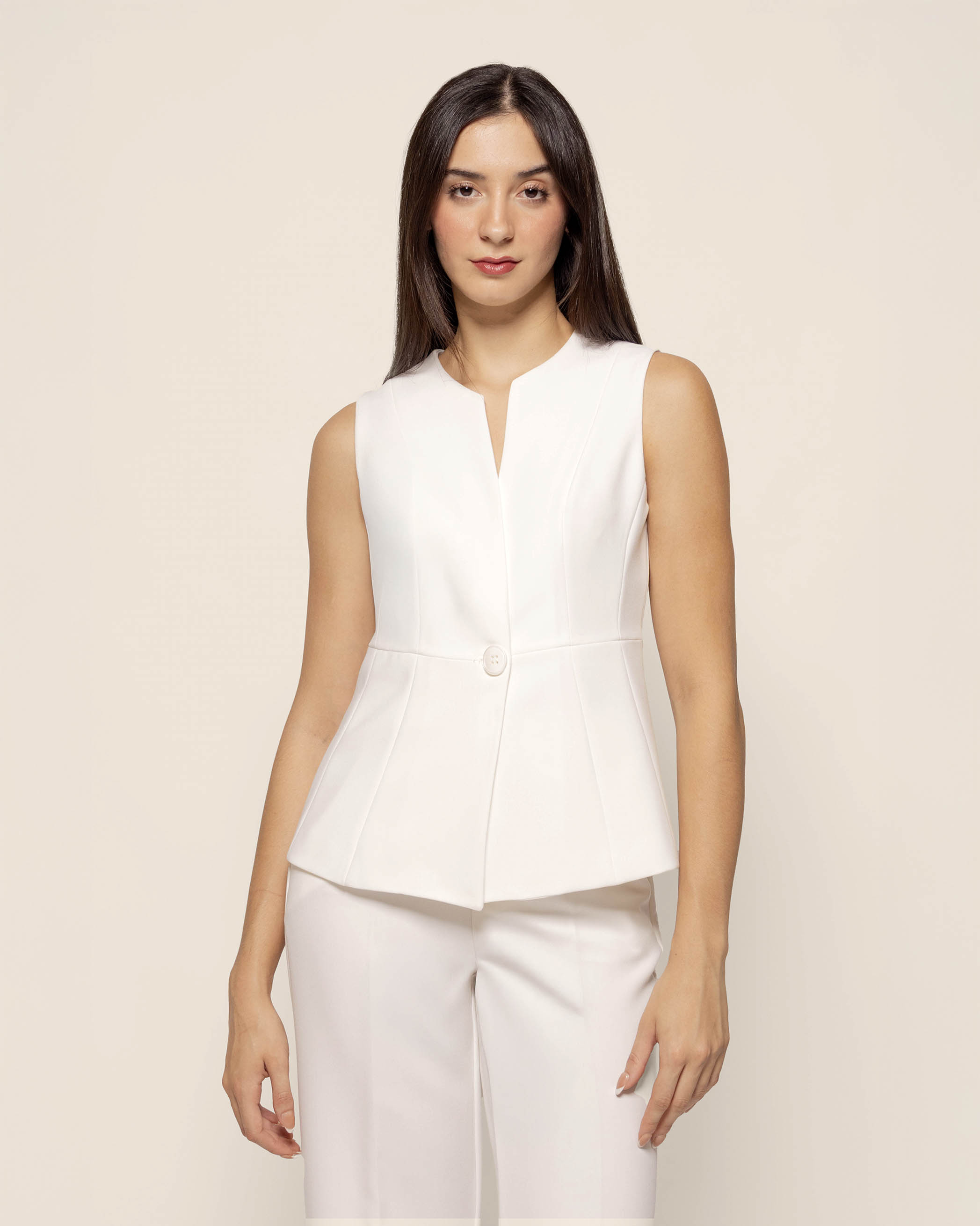 Chaleco ajustado con cortes