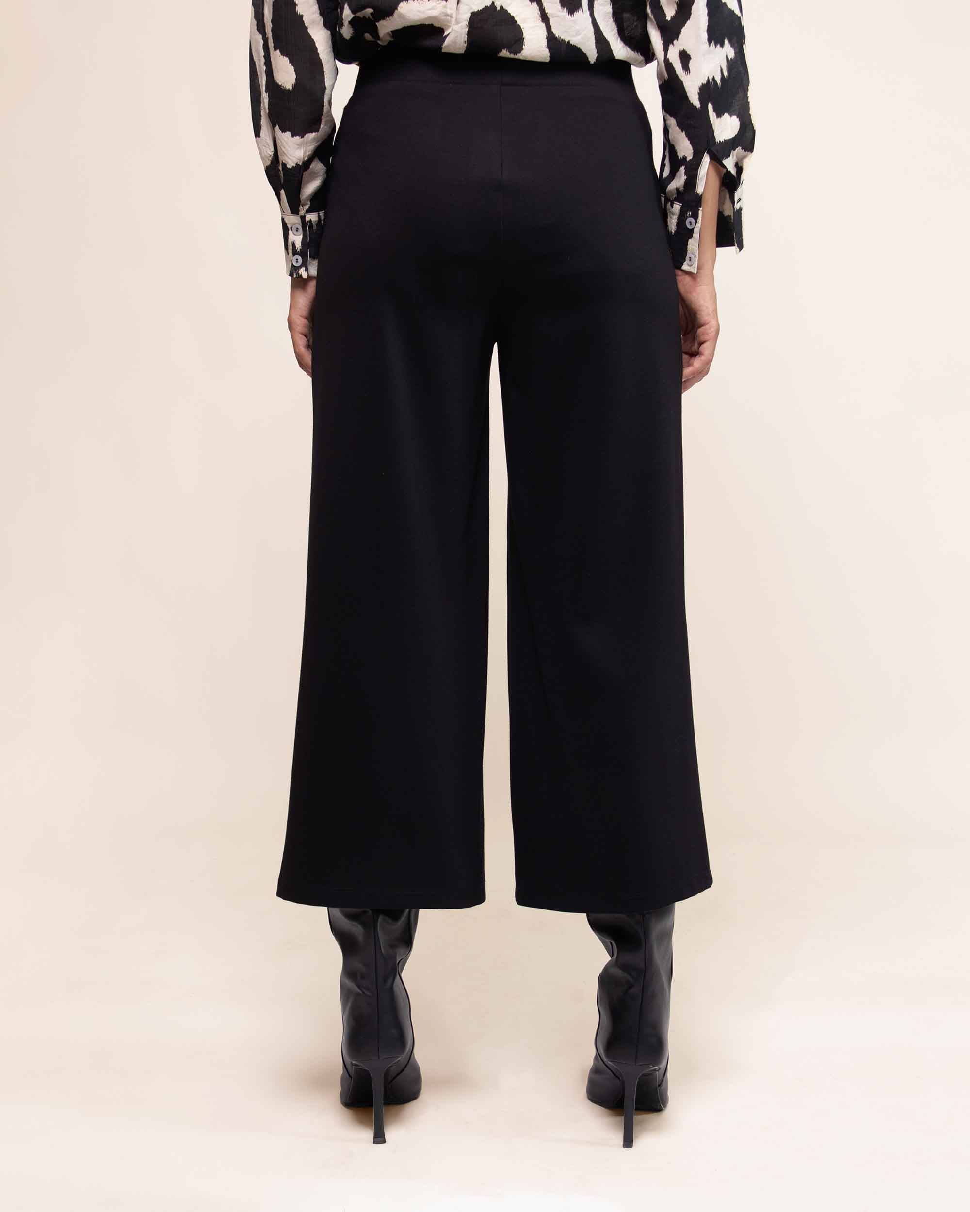 pantalon-corto-tejido-suave-elastico