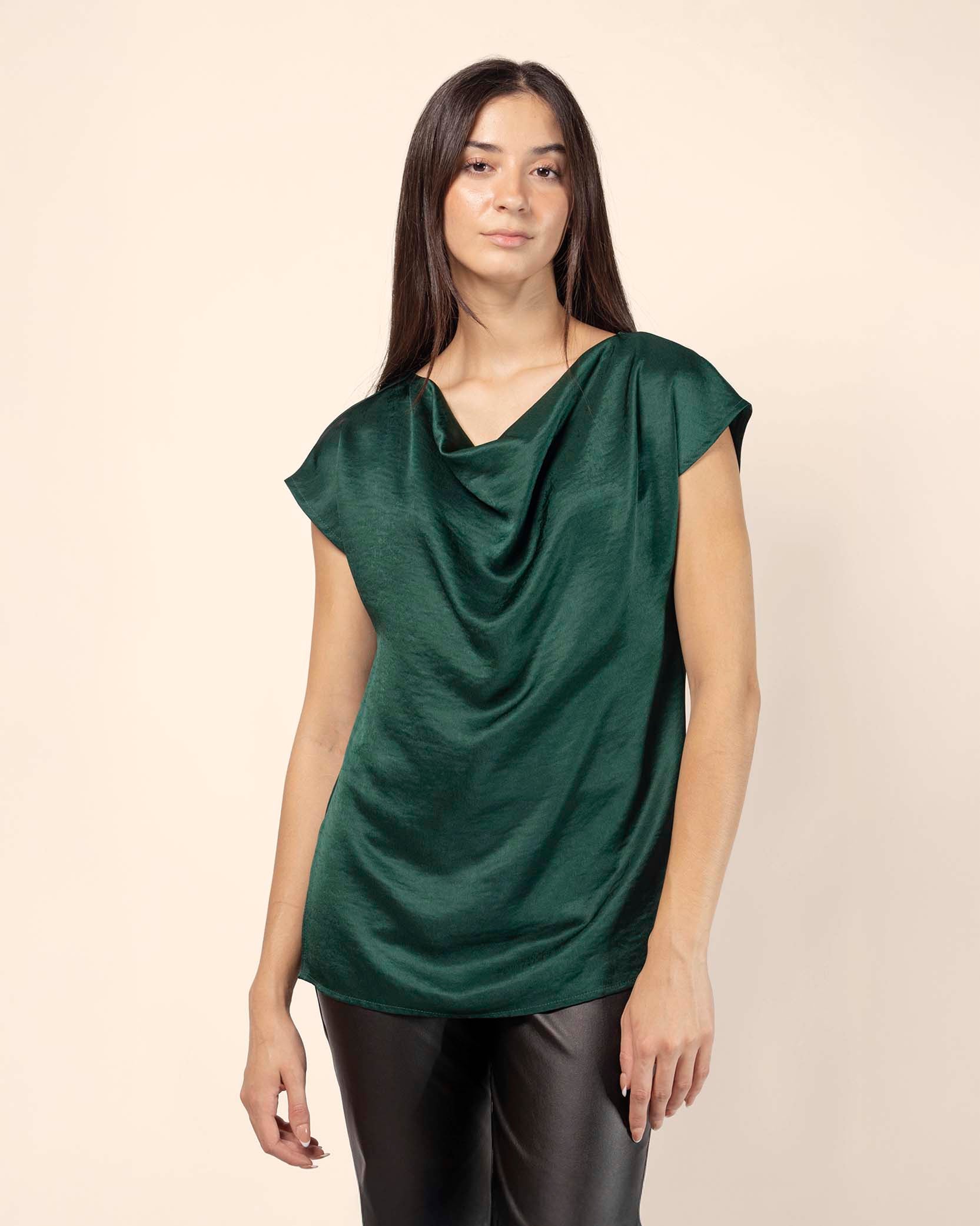 Blusa satinada cuello columpio