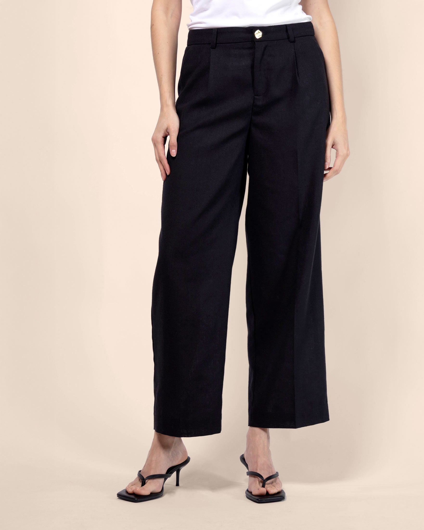 Pantalón recto pinzas y bolsas