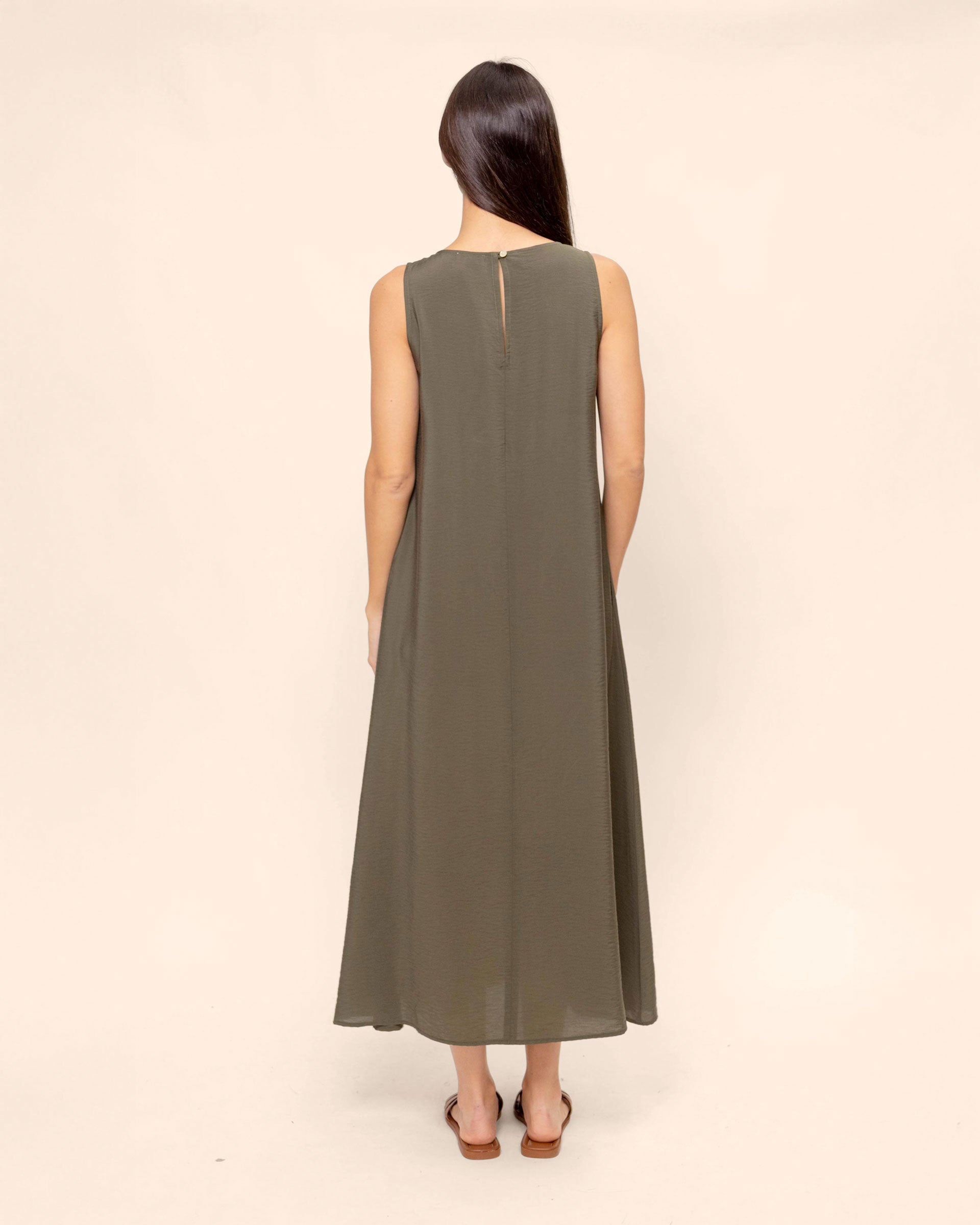 Vestido maxi fluido sin mangas