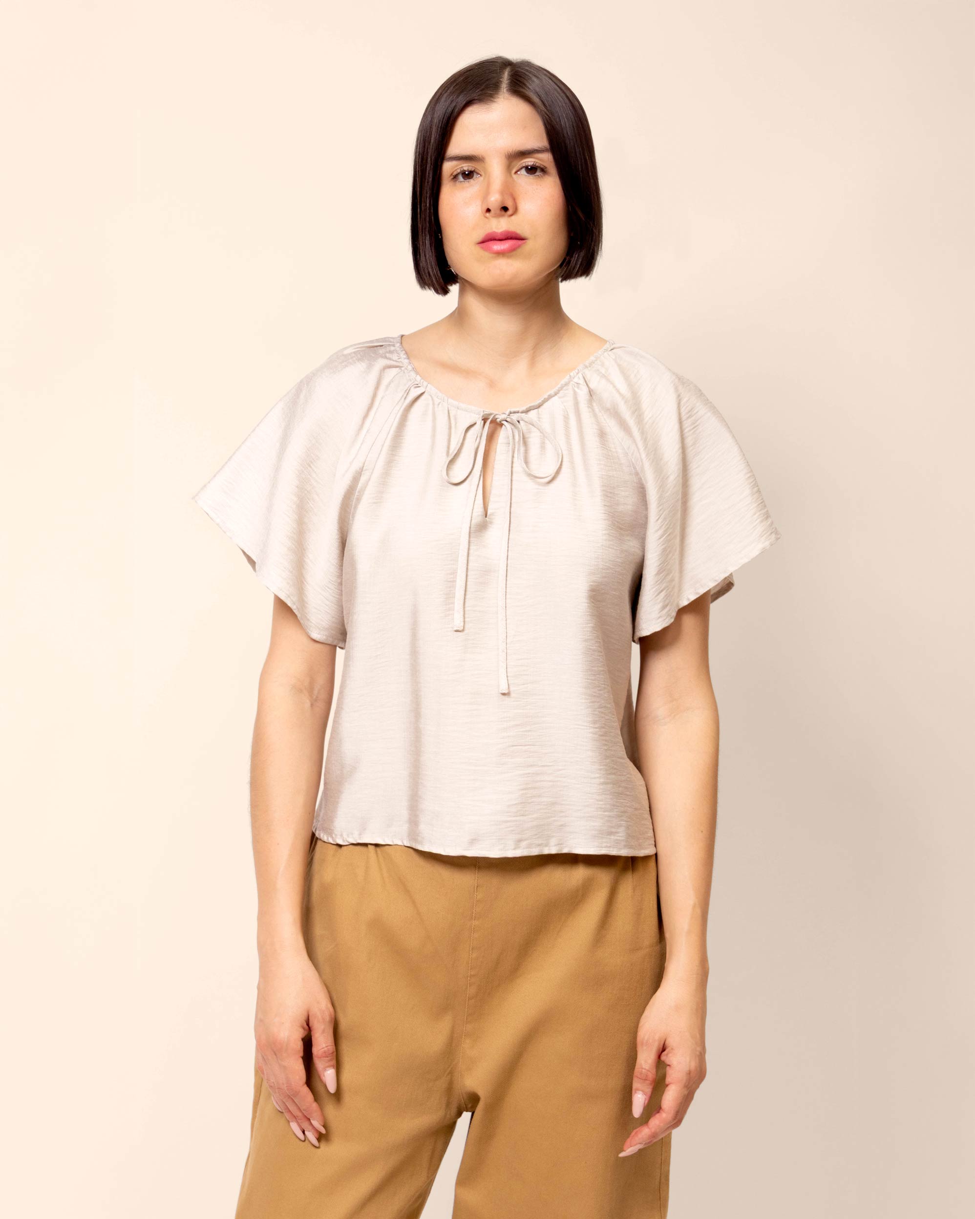 Blusa manga con vuelo y amarre cuello