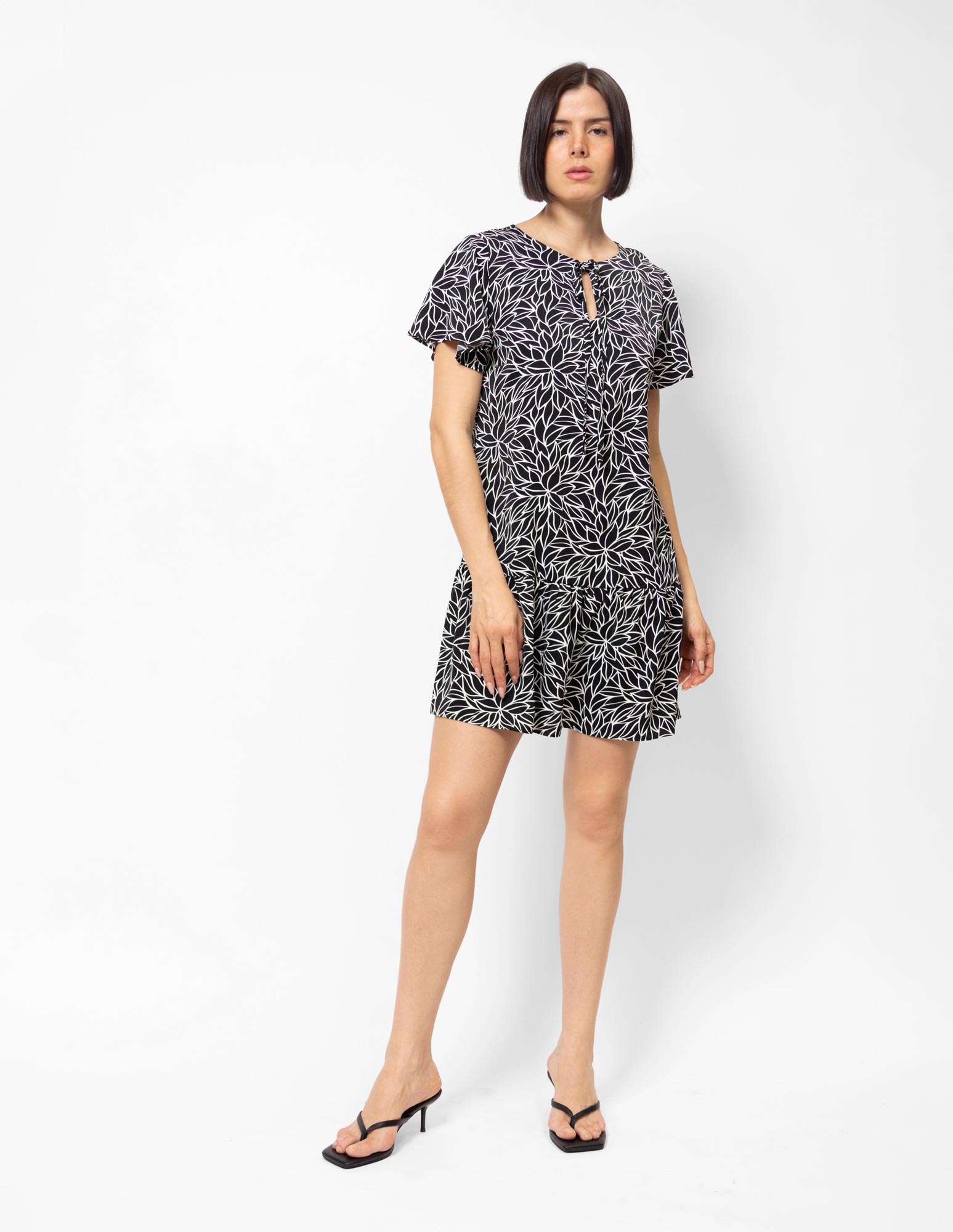 Vestido corto estampado olán en falda