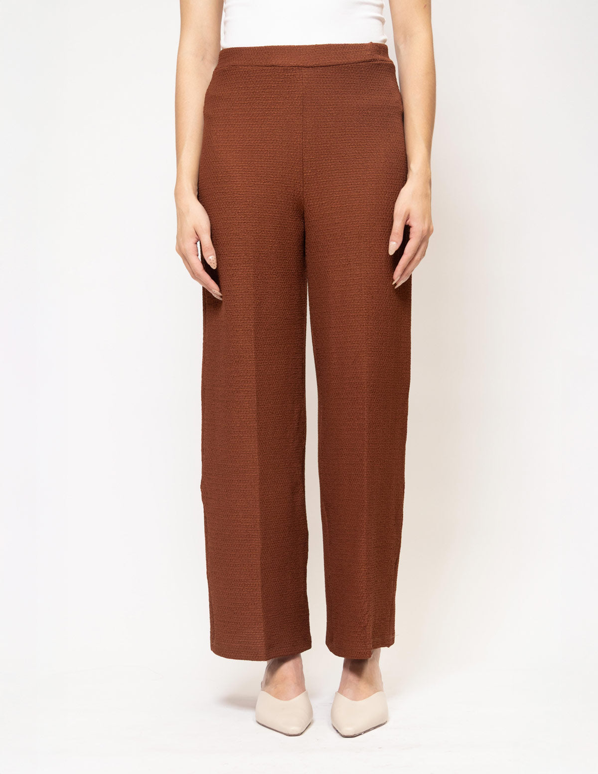 Pantalón pierna amplia tela con textura