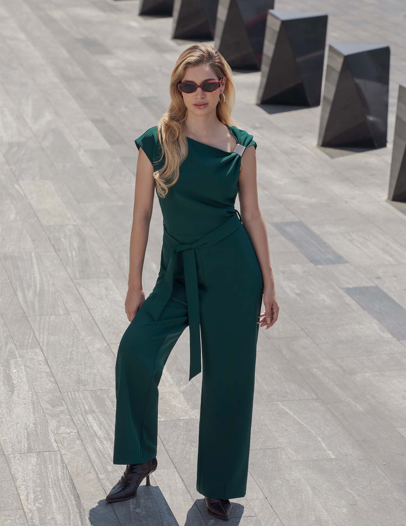 Jumpsuit con hombro asimétrico