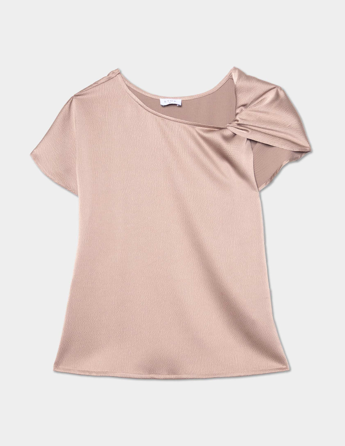 Blusa con manga asimétrica