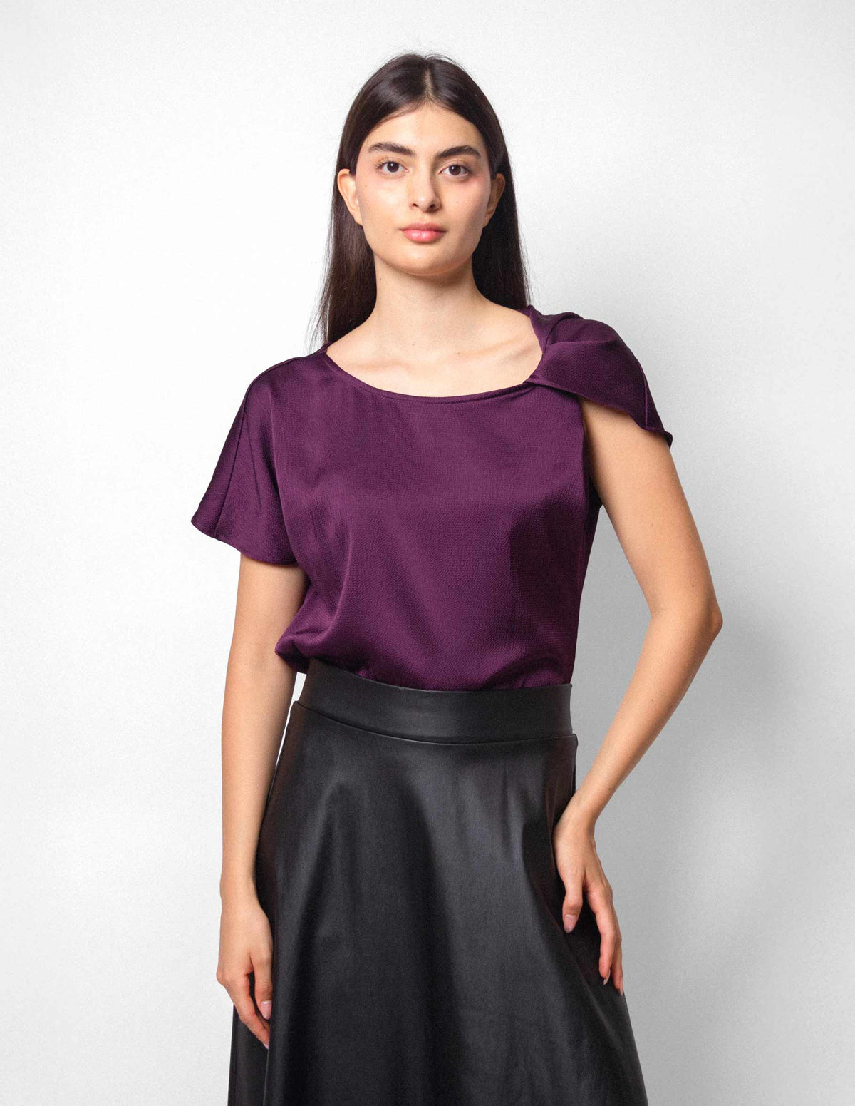Blusa con manga asimétrica